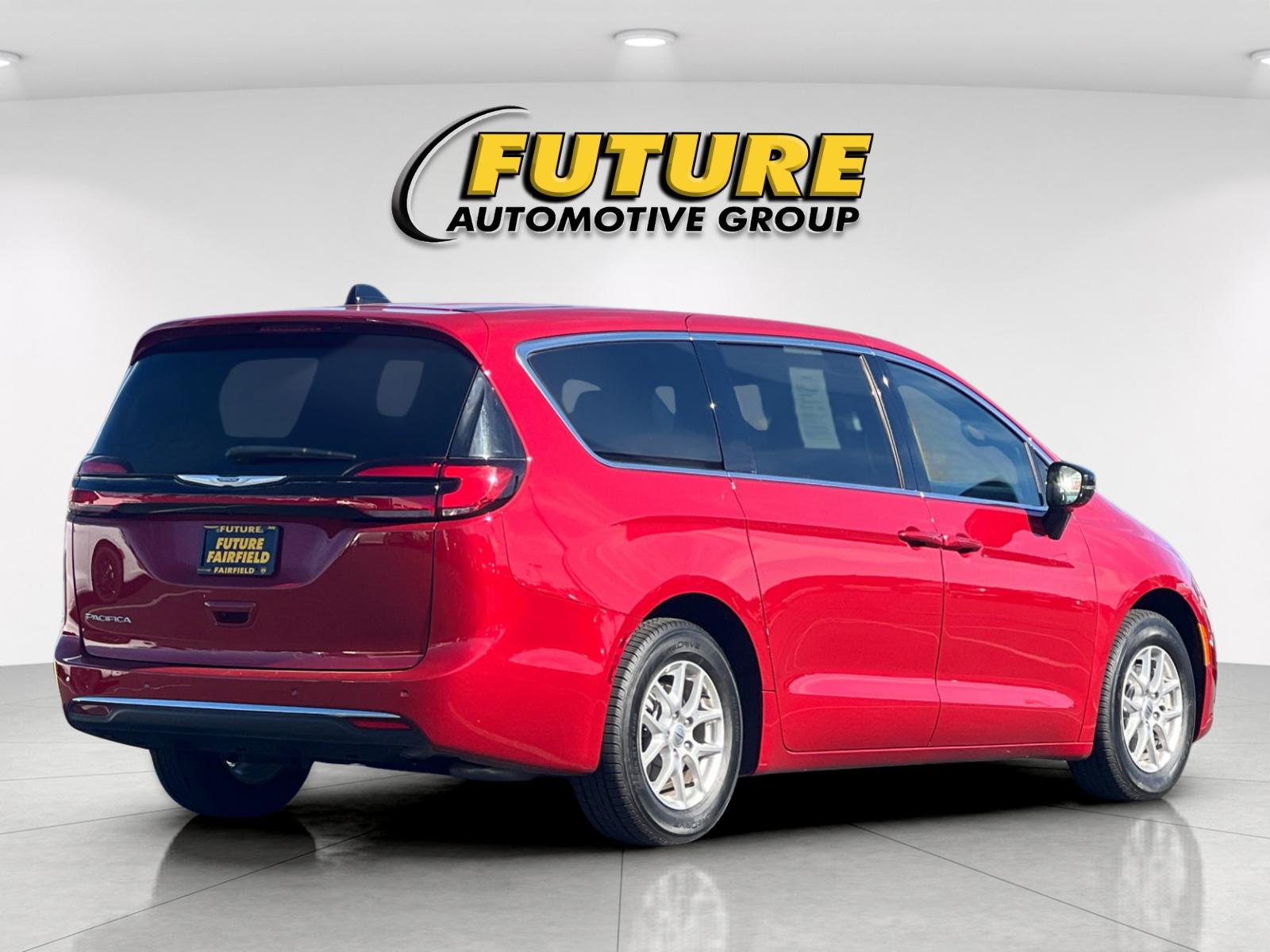Used 2025 Red Chrysler Select image 3