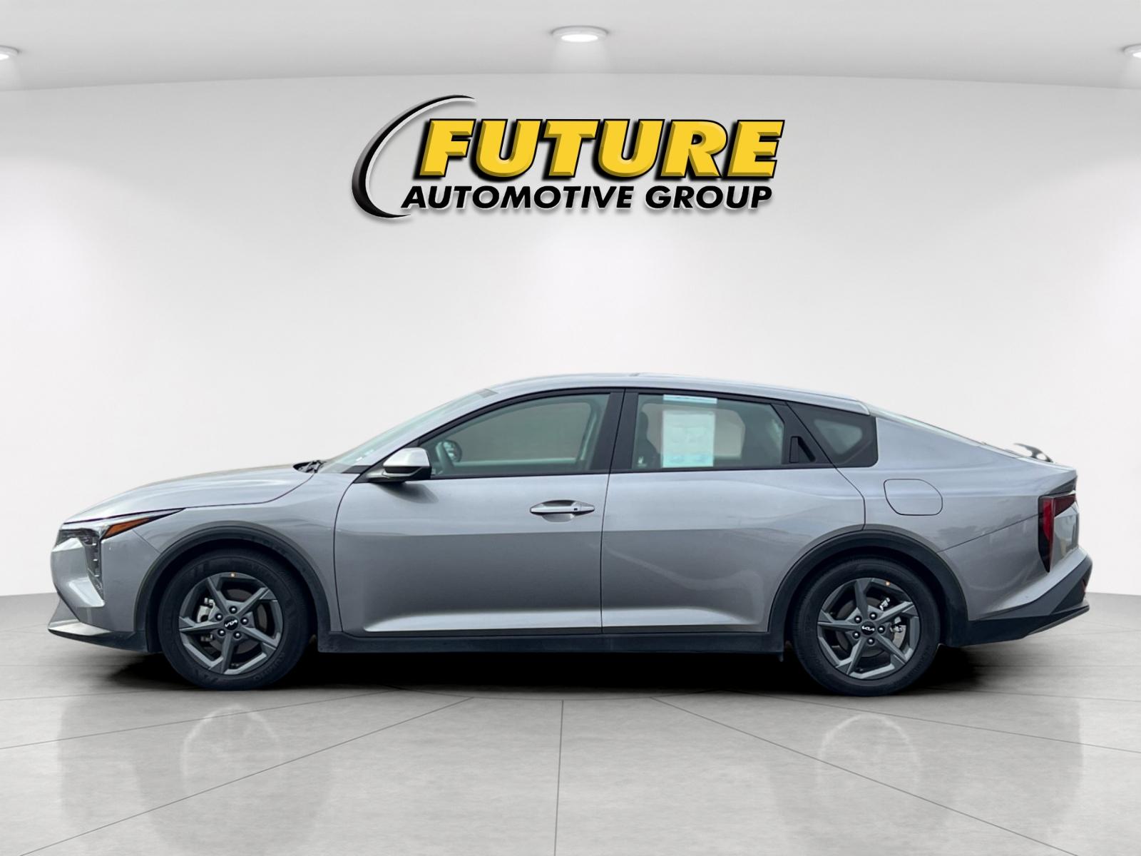 Used 2025 Gray Kia LXS image 6