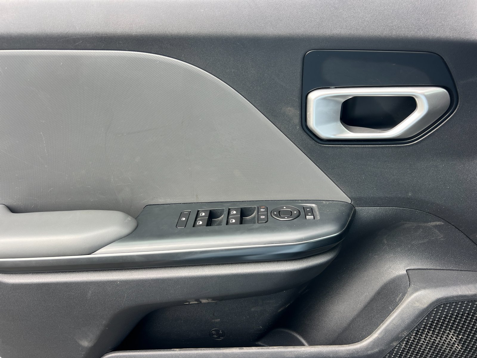 Used 2025 Gray Kia LXS image 10