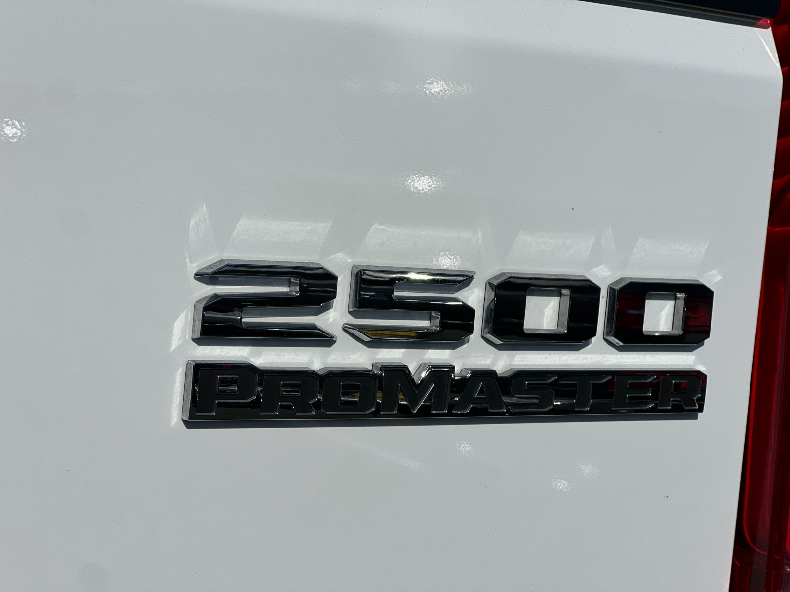 Used 2025 White Ram Base image 23