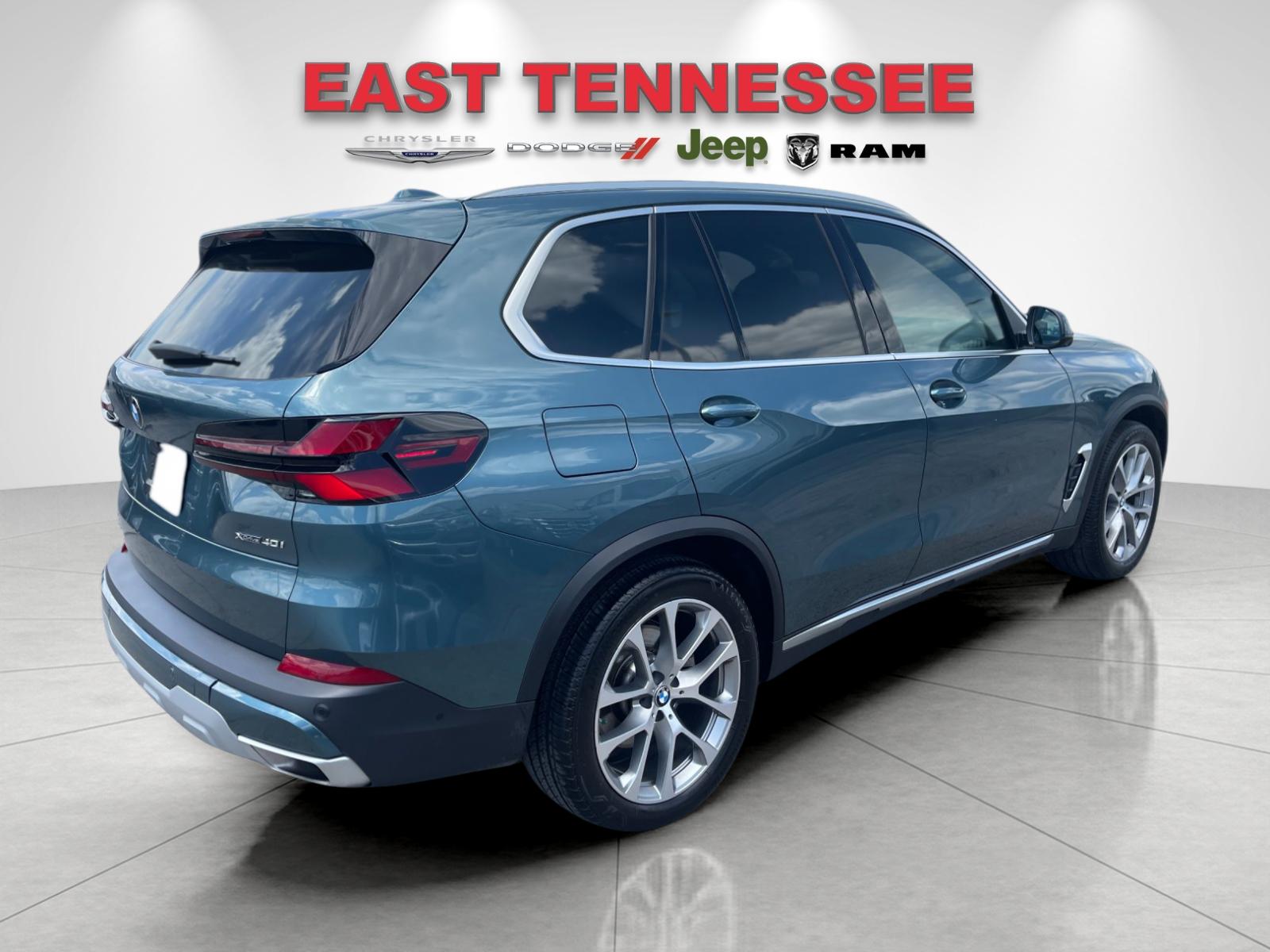 Used 2025 Blue BMW xDrive40i image 3