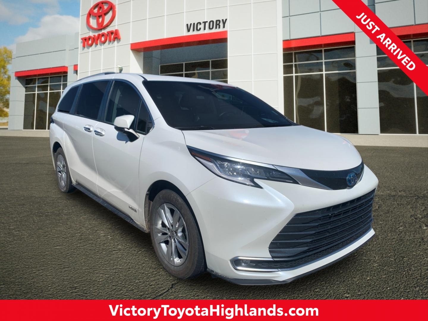 2021 Toyota Sienna Limited 7-Passenger Hybrid AWD's photo