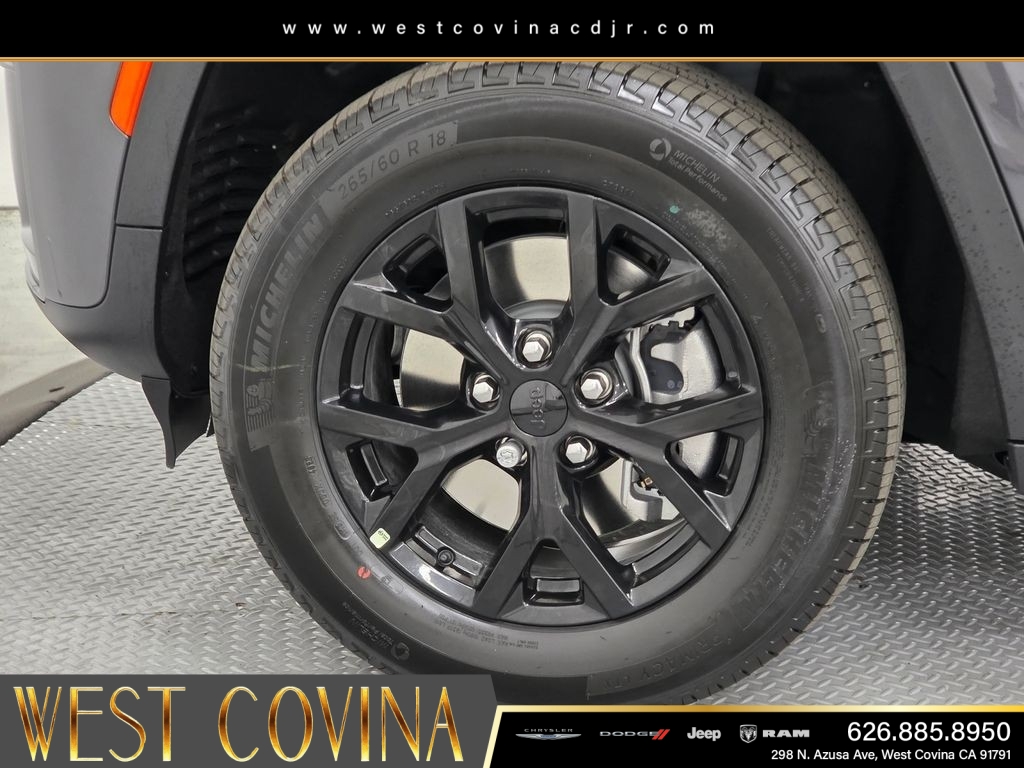 New 2026 Baltic Gray Metallic Clear-Coat Exterior Paint Jeep Laredo image 9