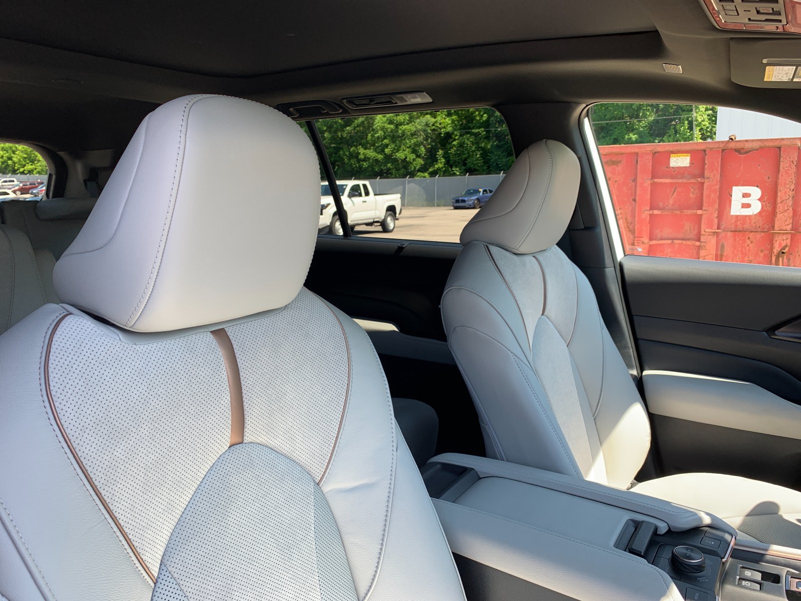 New 2026 Wind Chill Pearl Toyota Hybrid MAX Platinum image 20