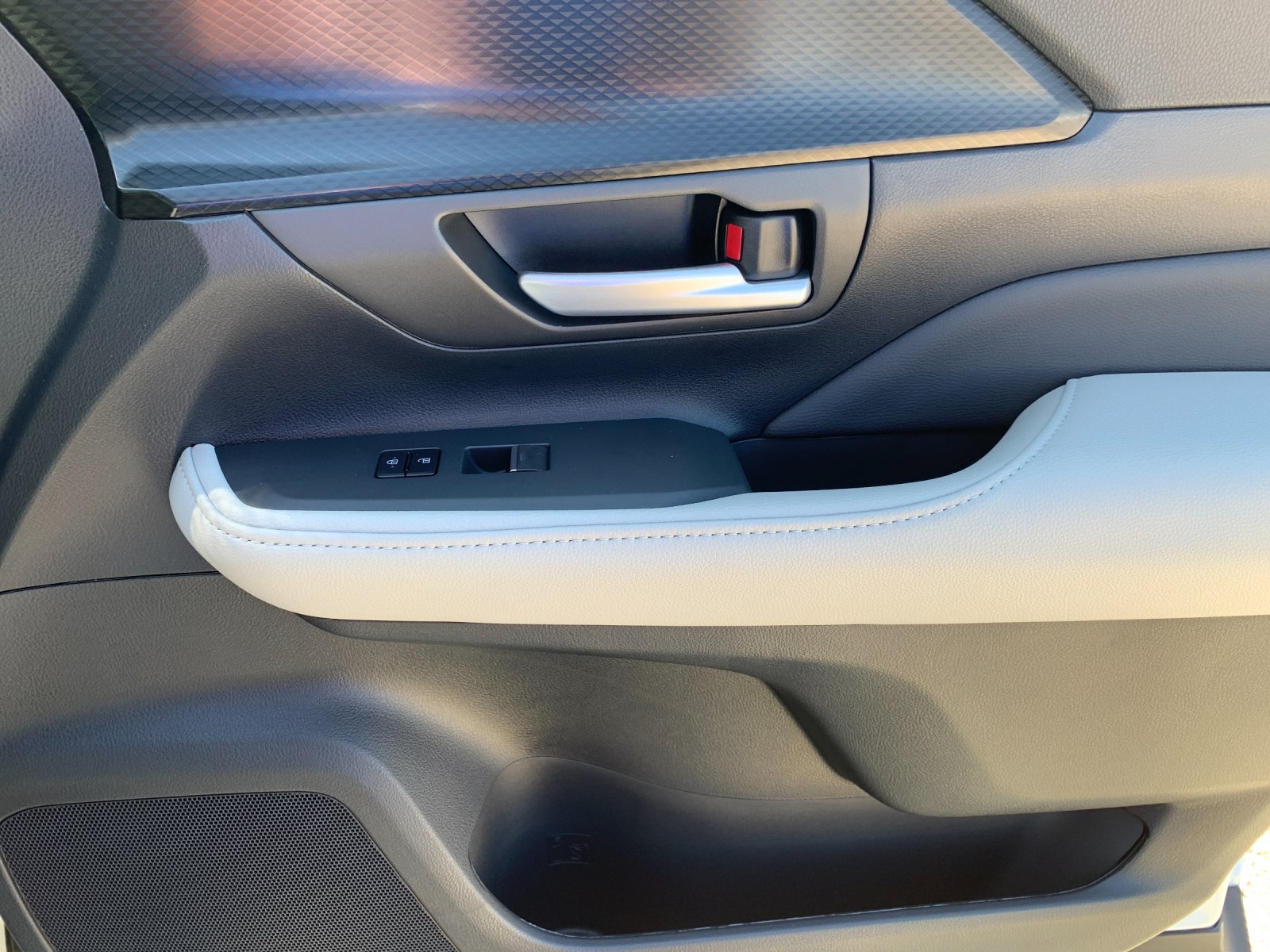 New 2026 Wind Chill Pearl Toyota Hybrid MAX Platinum image 21