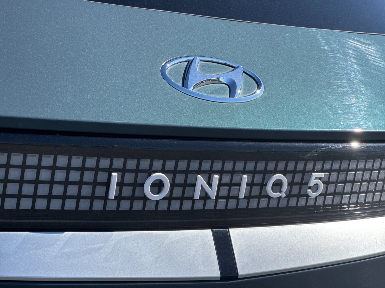 Used 2024 Green Hyundai Limited image 26