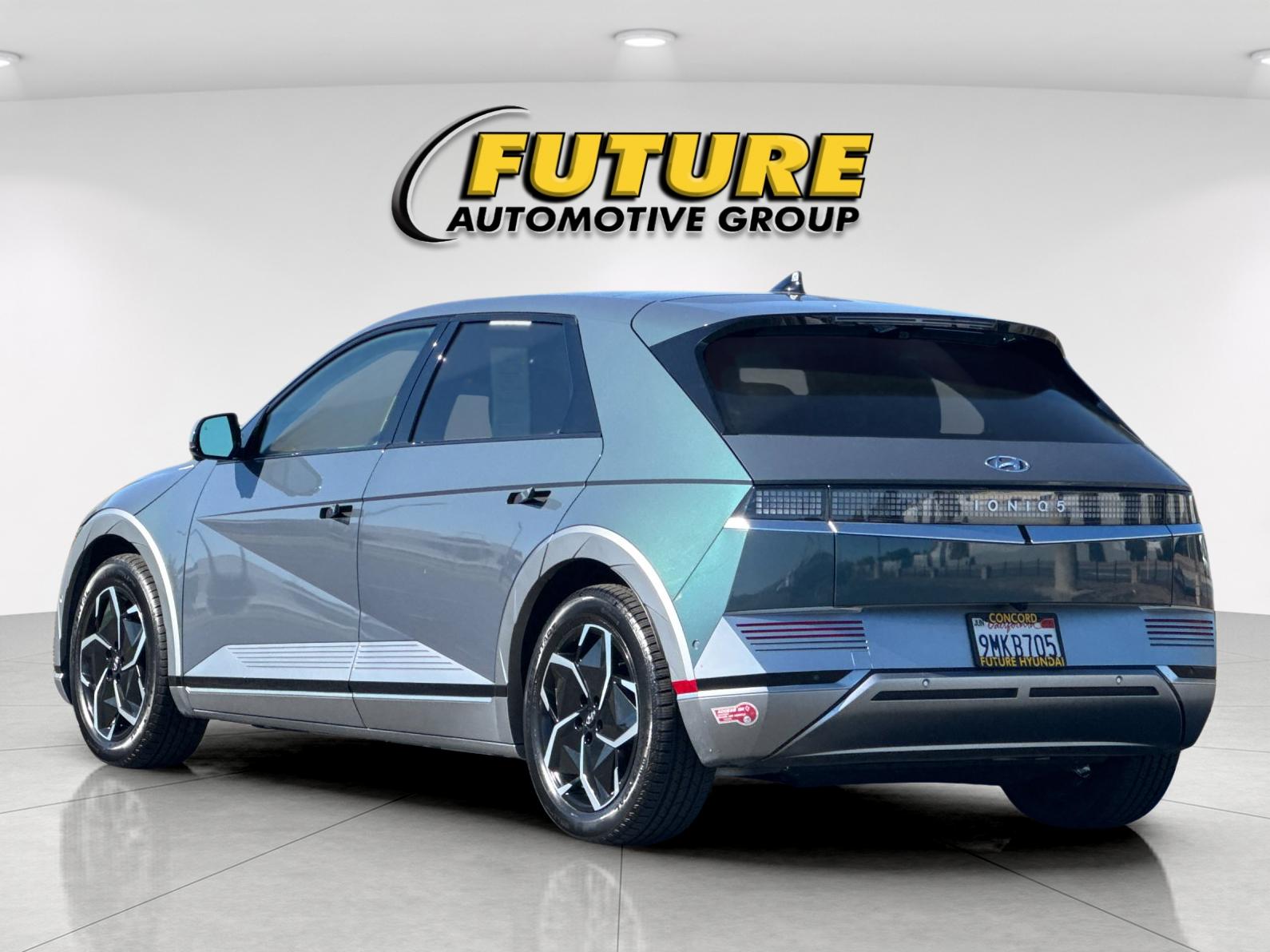 Used 2024 Green Hyundai Limited image 5
