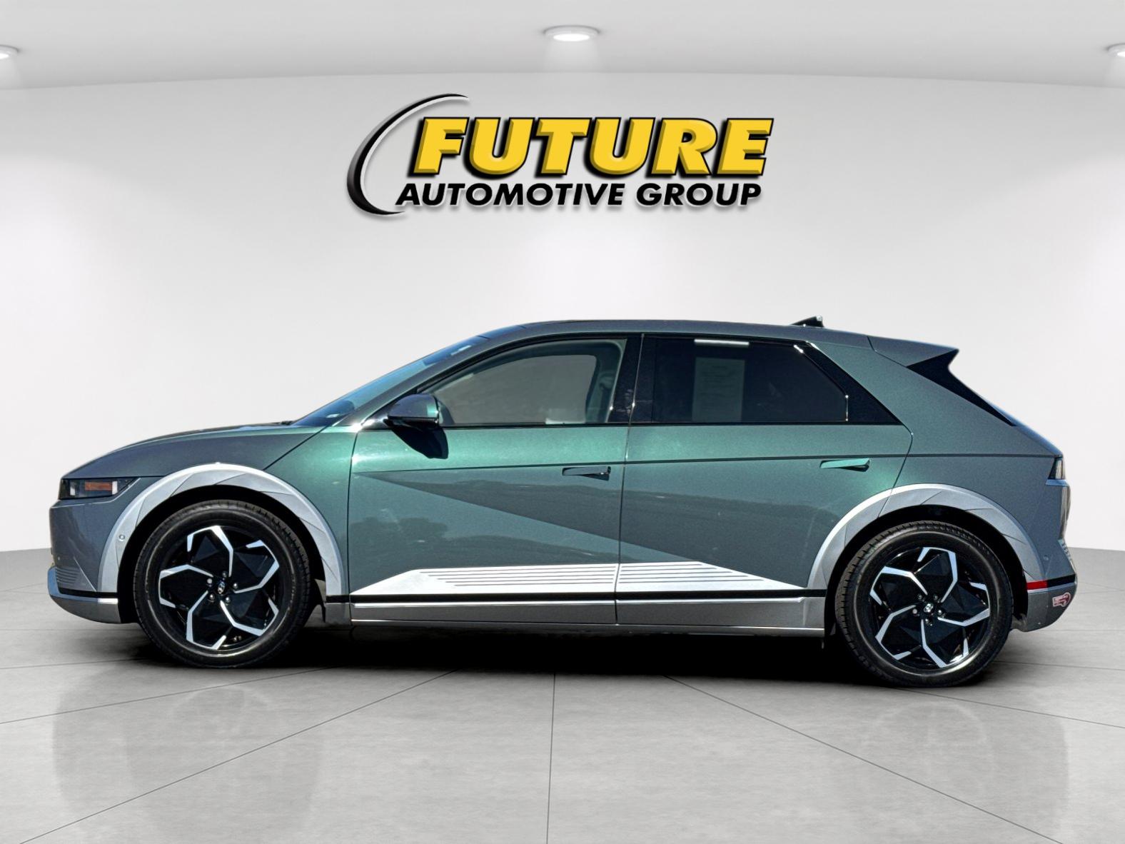 Used 2024 Green Hyundai Limited image 6