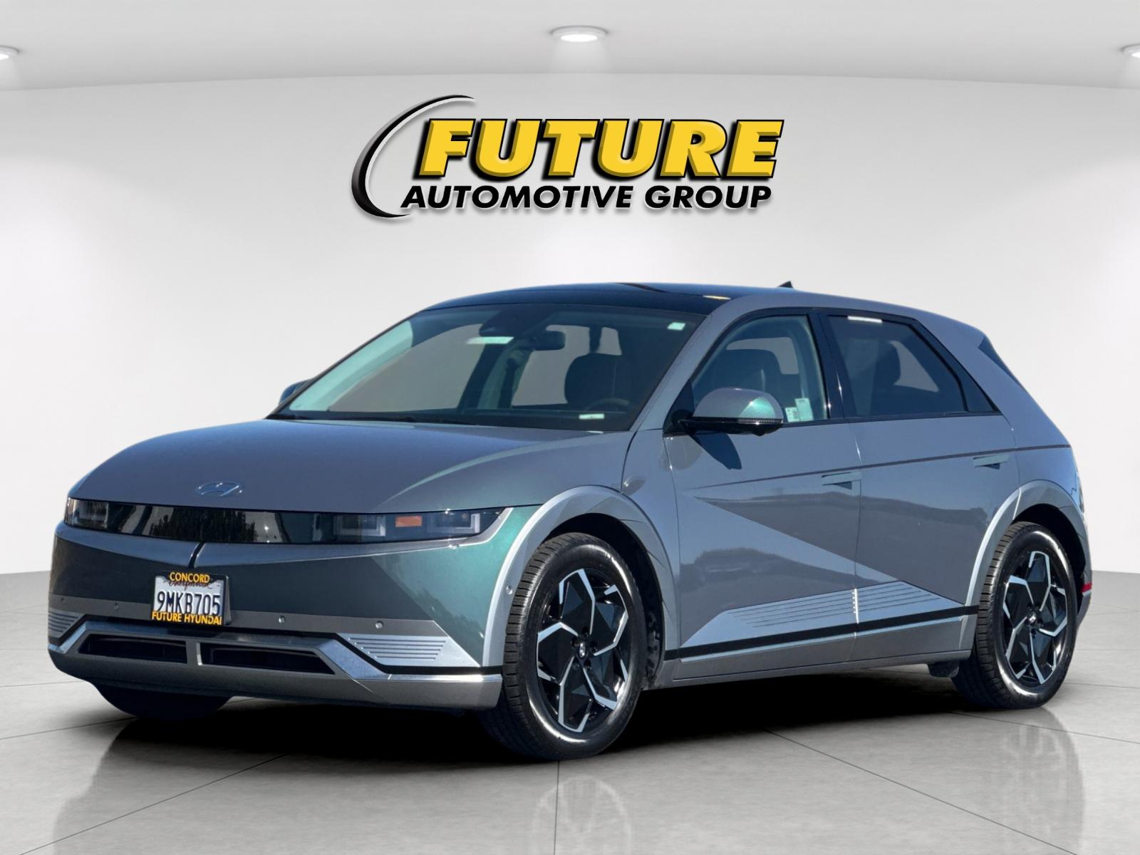 Used 2024 Green Hyundai Limited image 7