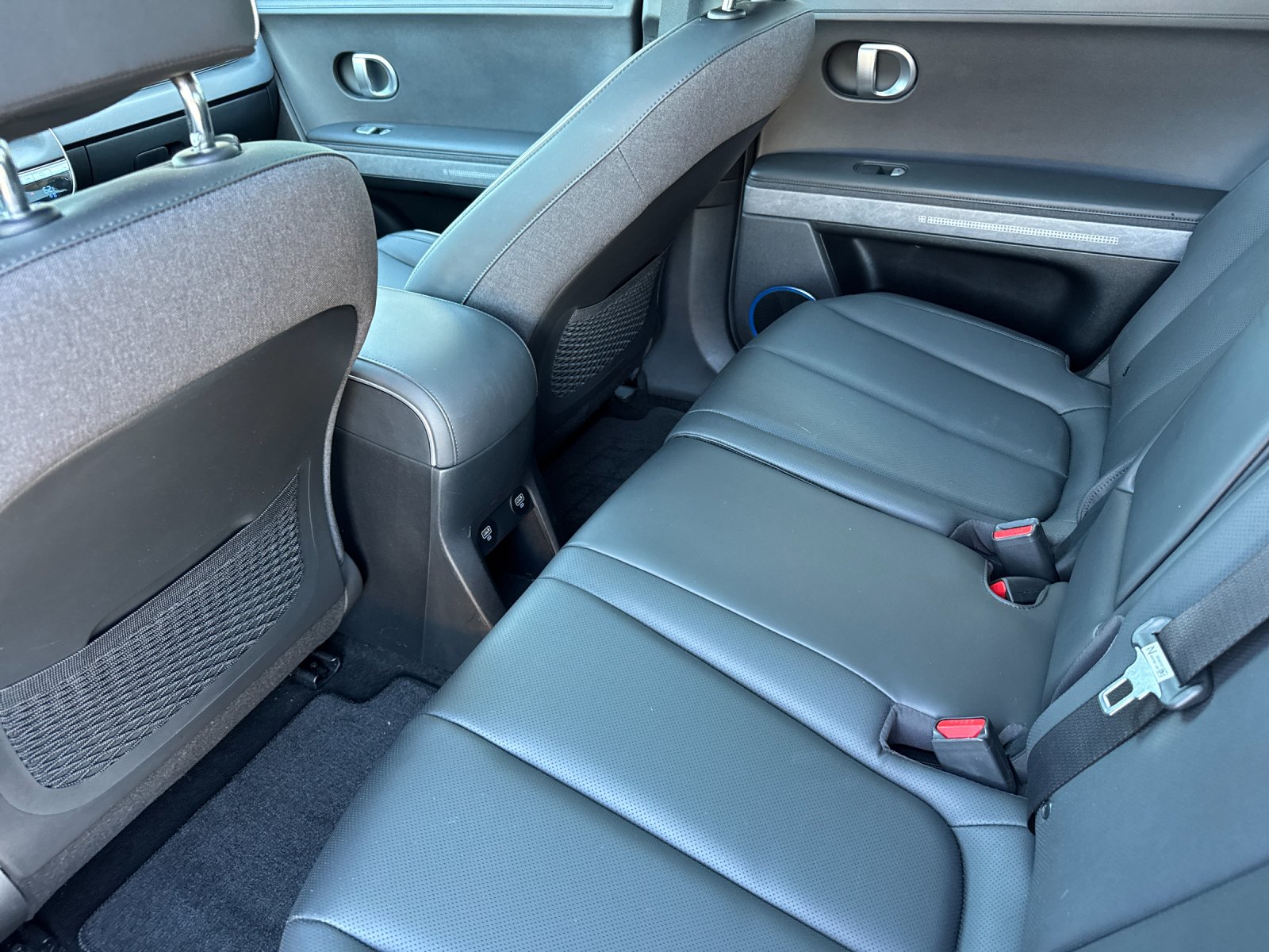 Used 2024 Green Hyundai Limited image 11