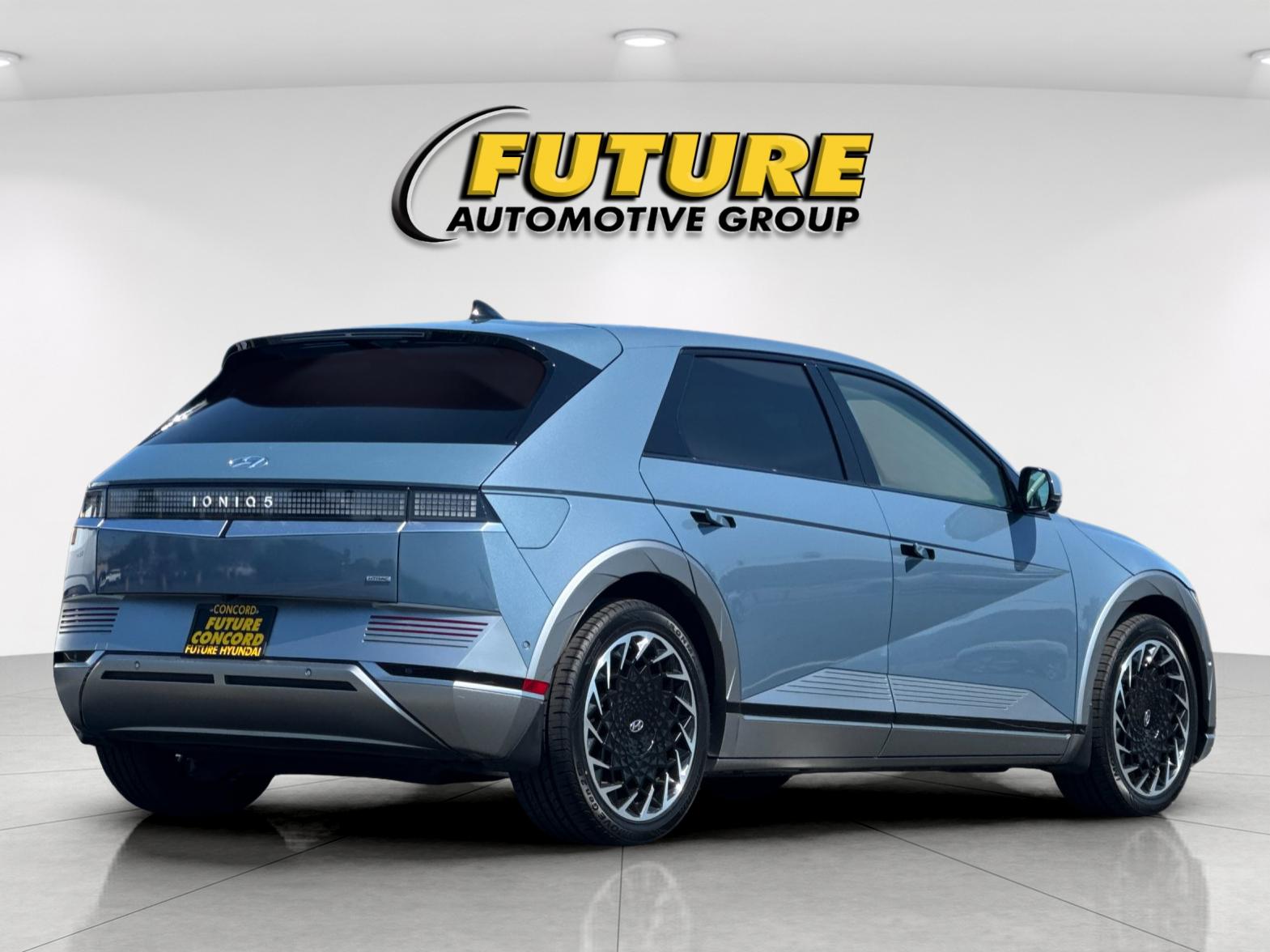 Used 2023 Blue Hyundai Limited image 3