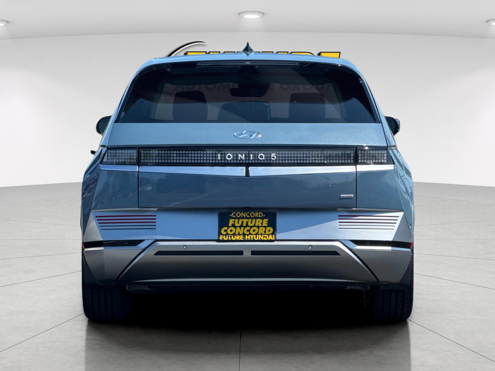 Used 2023 Blue Hyundai Limited image 4
