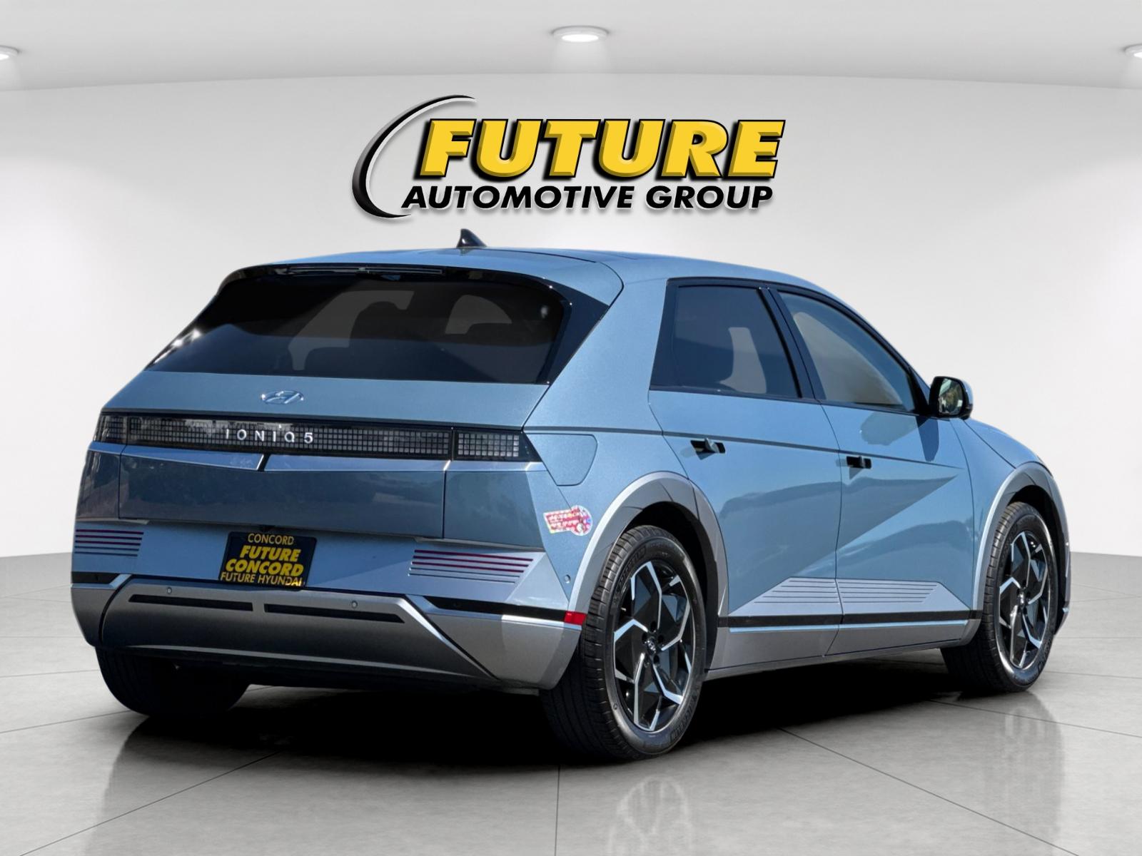 Used 2023 Blue Hyundai Limited image 3