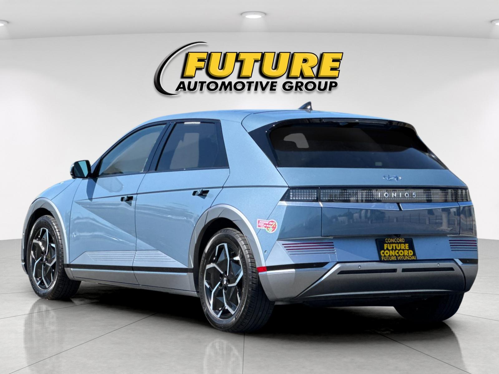 Used 2023 Blue Hyundai Limited image 5