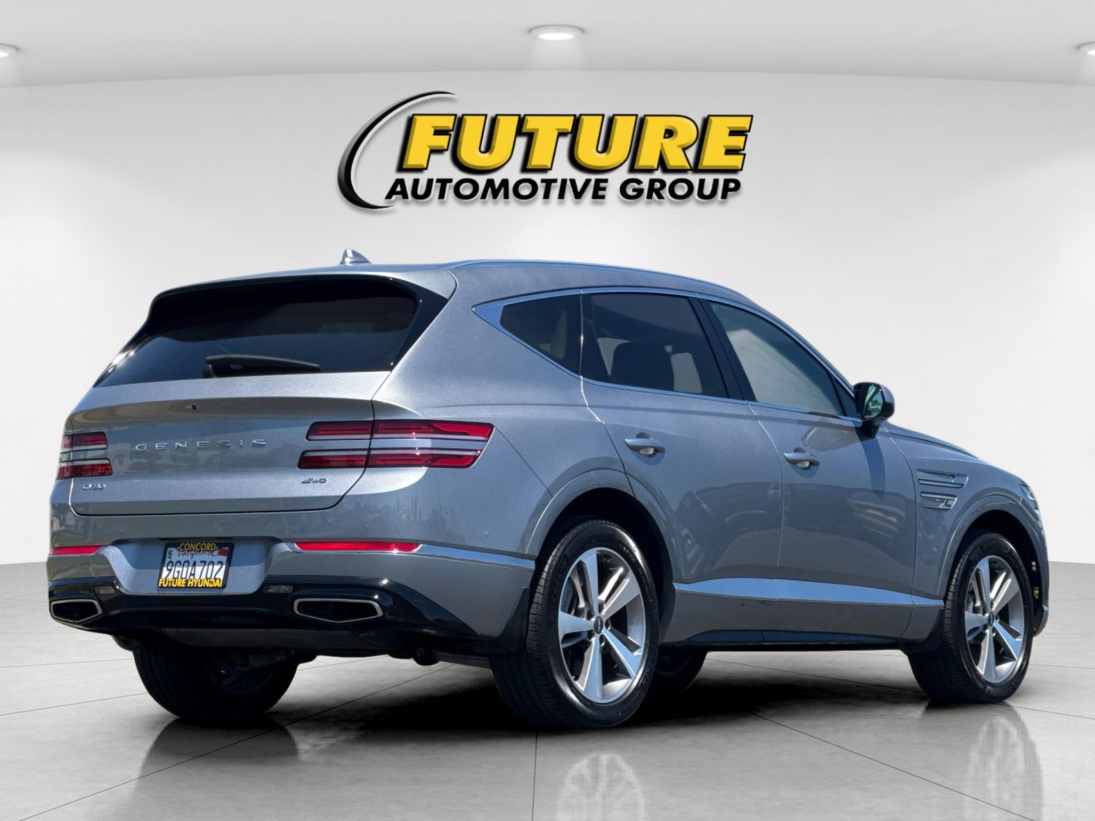 Used 2023 Silver Genesis 2.5T image 3