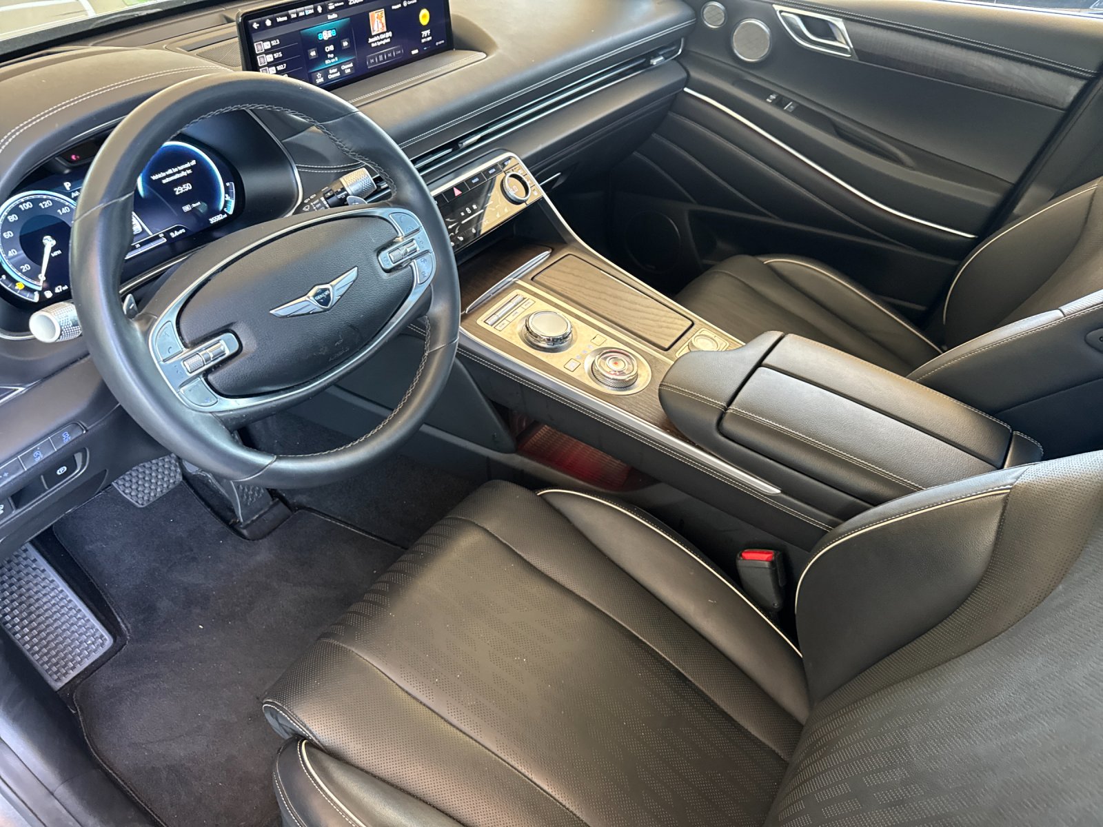 Used 2023 Silver Genesis 2.5T image 9