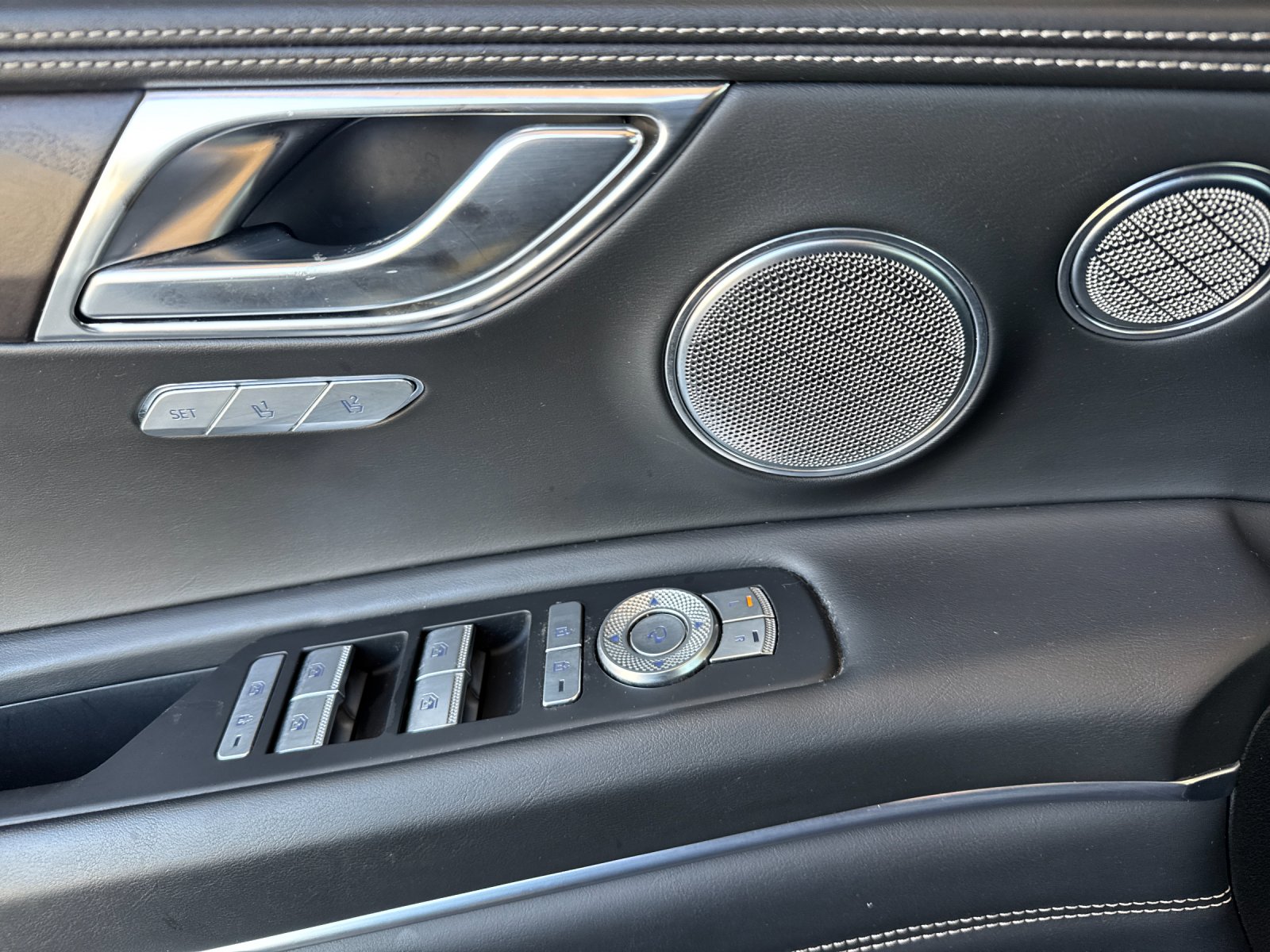 Used 2023 Silver Genesis 2.5T image 10