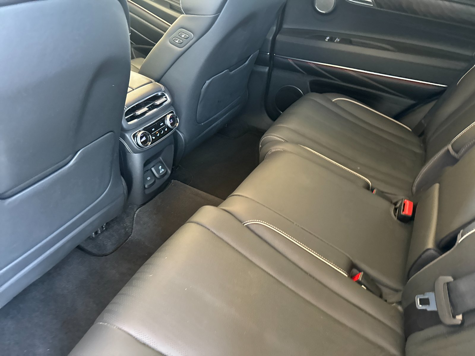 Used 2023 Silver Genesis 2.5T image 11