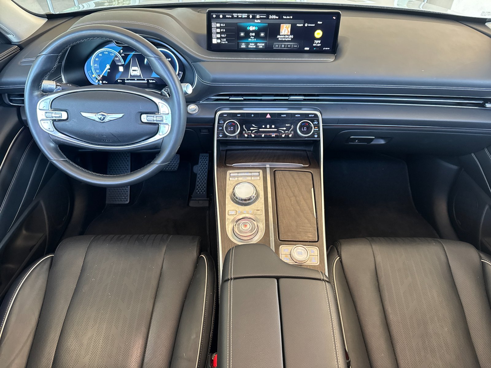 Used 2023 Silver Genesis 2.5T image 12