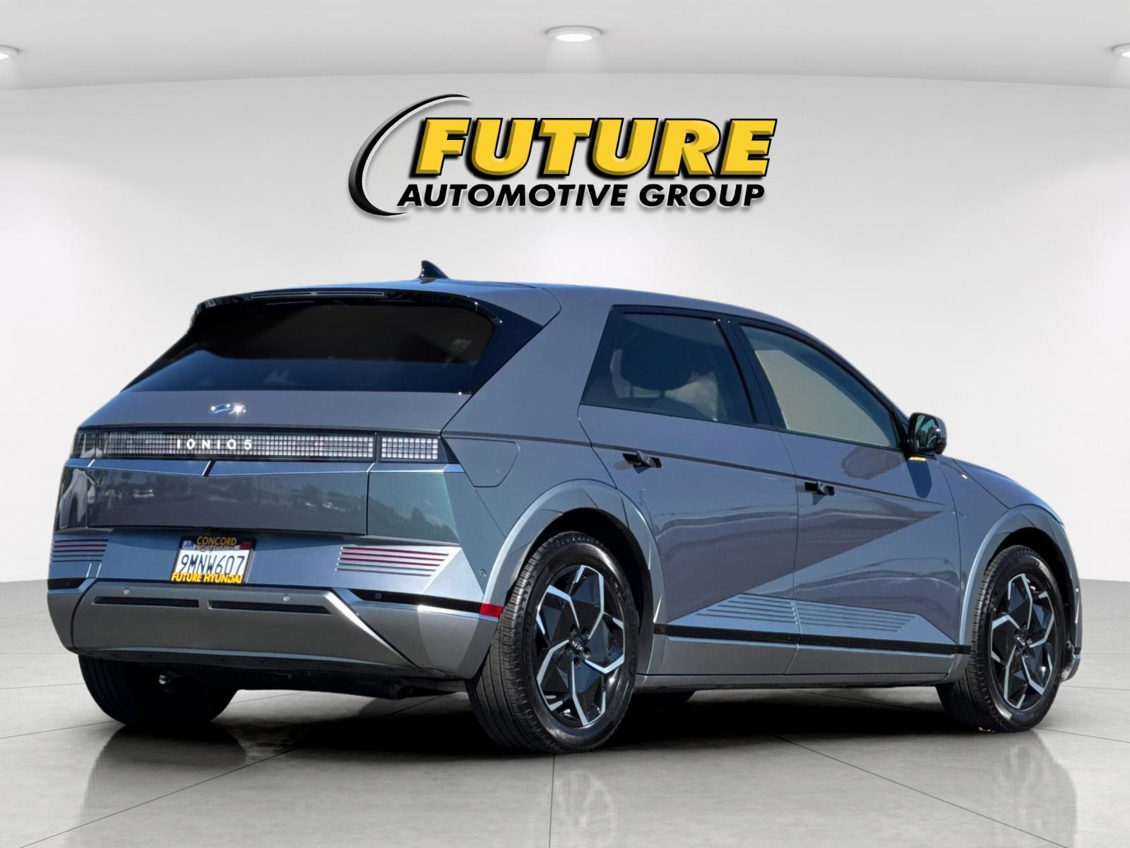 Used 2024 Green Hyundai Limited image 3