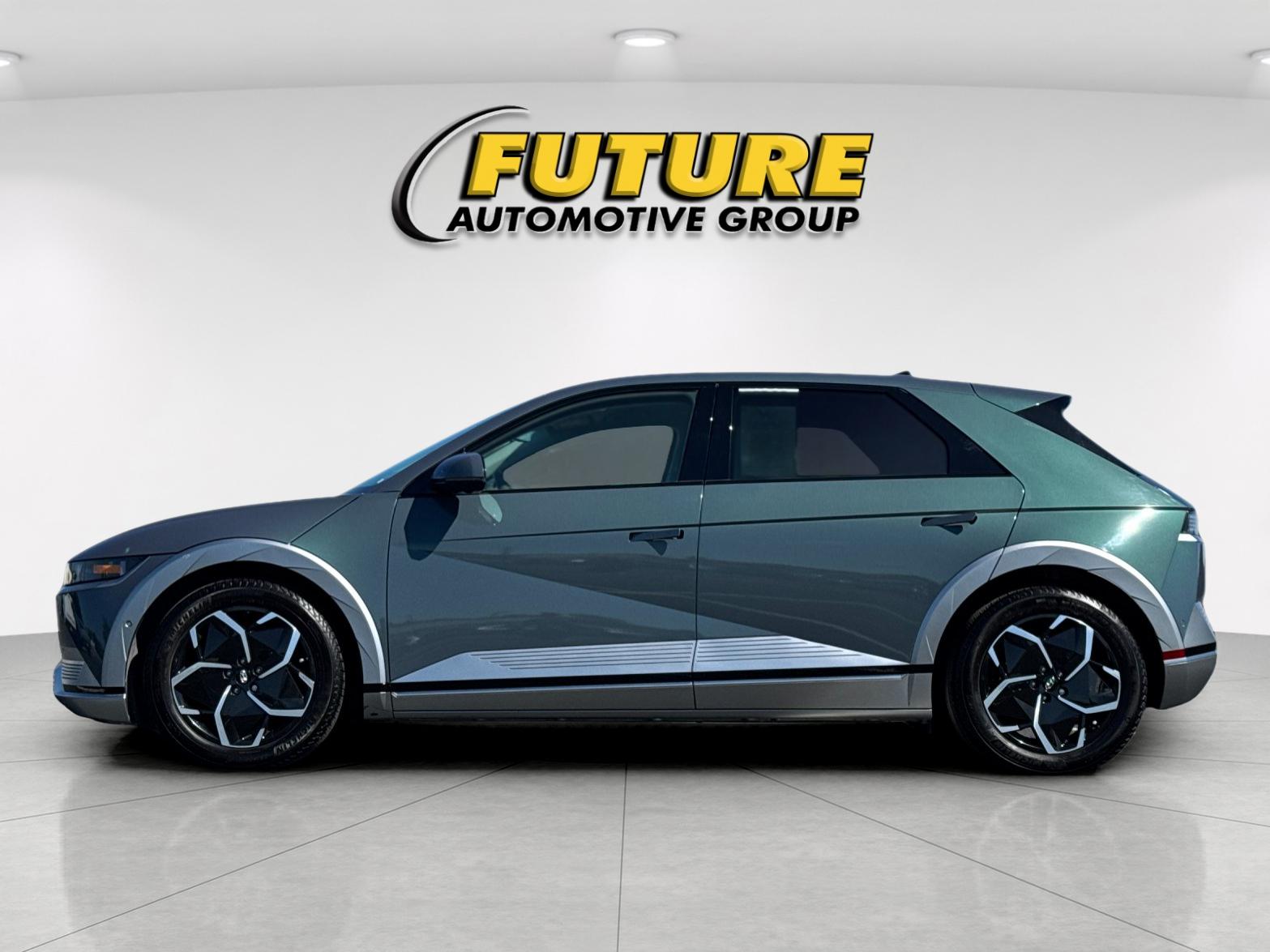 Used 2024 Green Hyundai Limited image 6