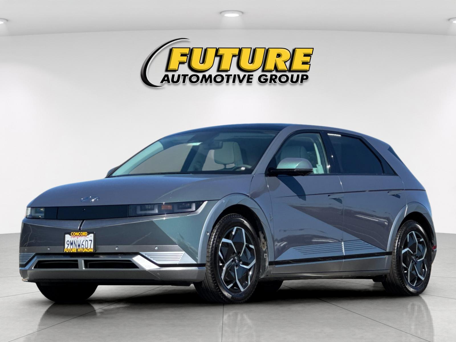 Used 2024 Green Hyundai Limited image 7