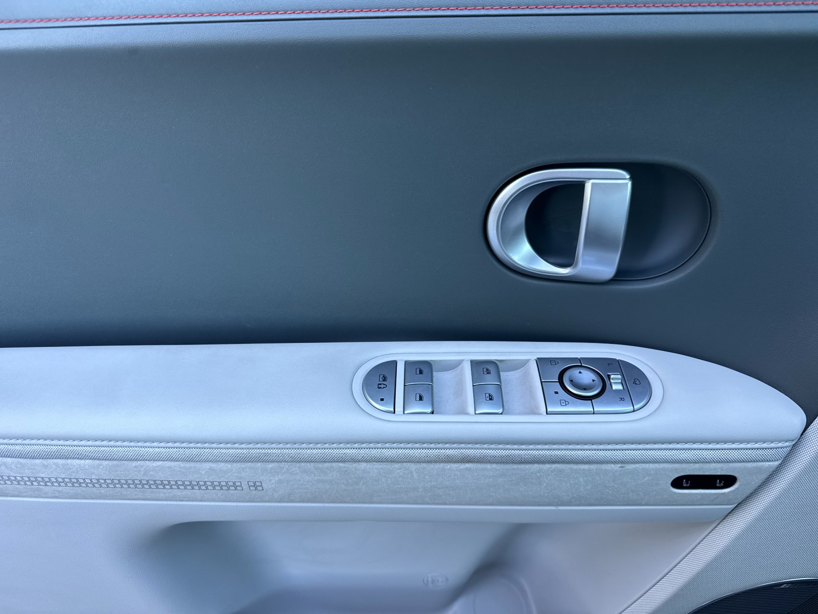 Used 2024 Green Hyundai Limited image 10