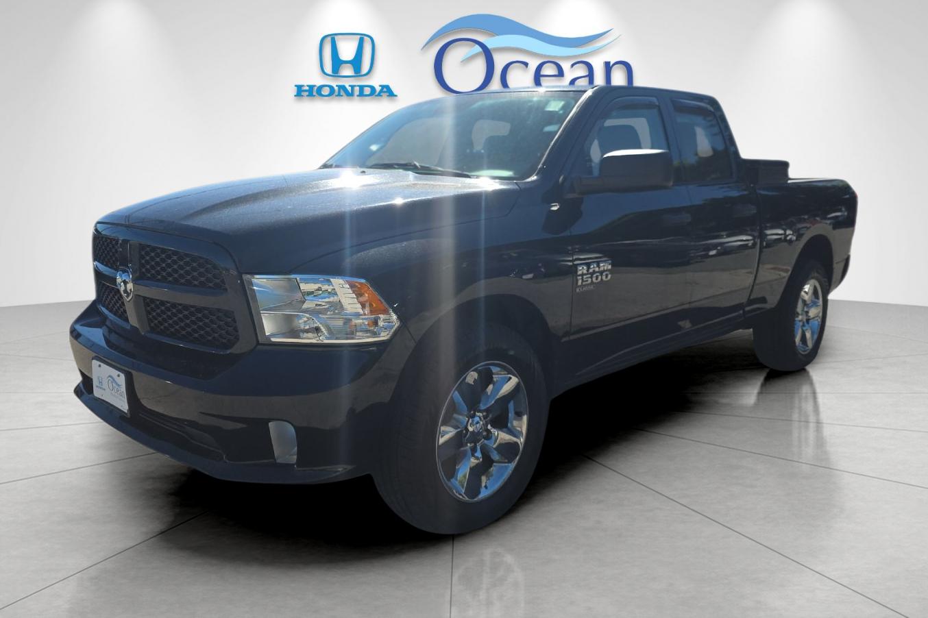 Used 2019 Brilliant Black Crystal Pearlcoat Ram Express image 7