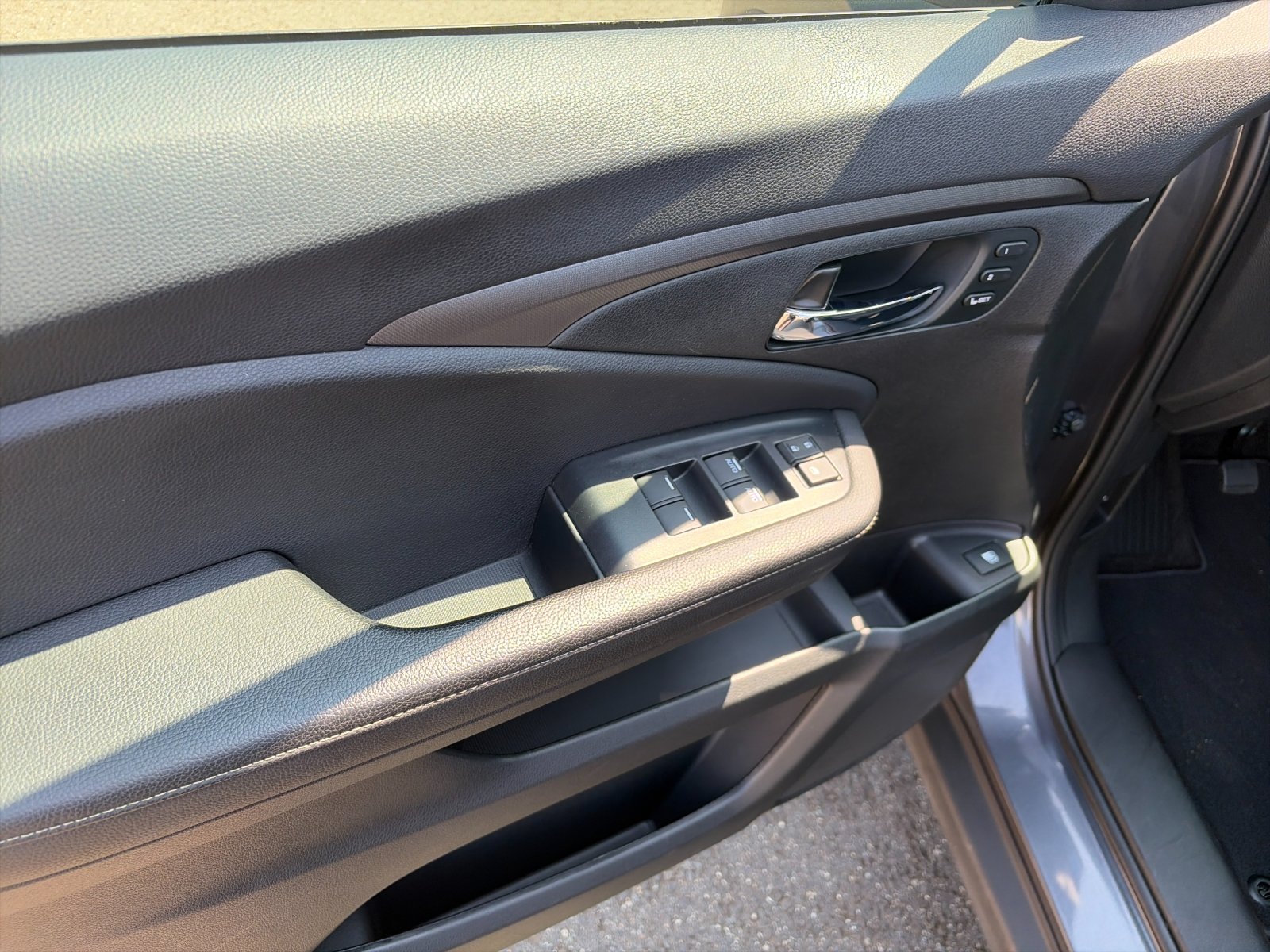 Used 2023 Modern Steel Metallic Honda AWD RTL image 12