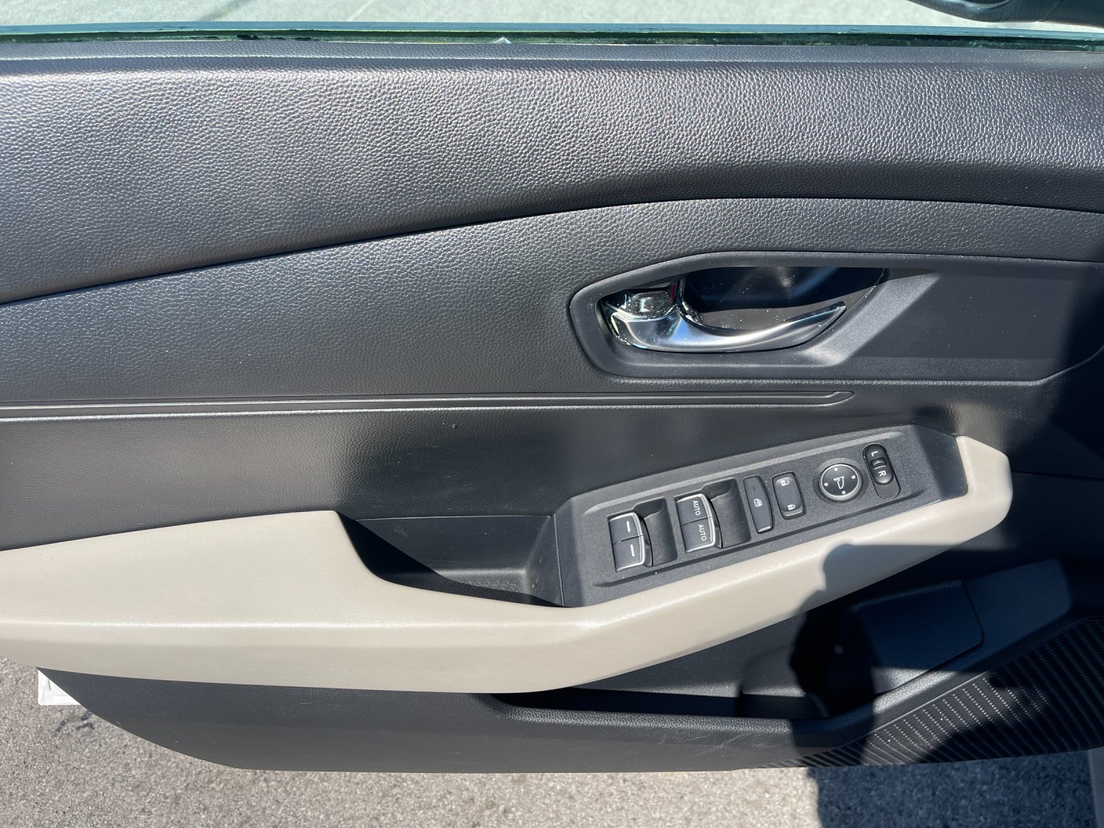 Used 2023  Honda EX image 12
