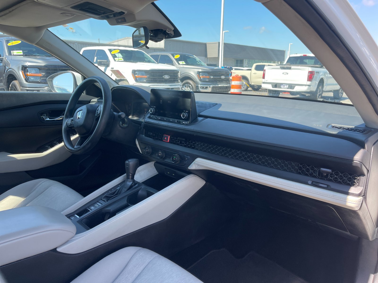 Used 2023  Honda EX image 17