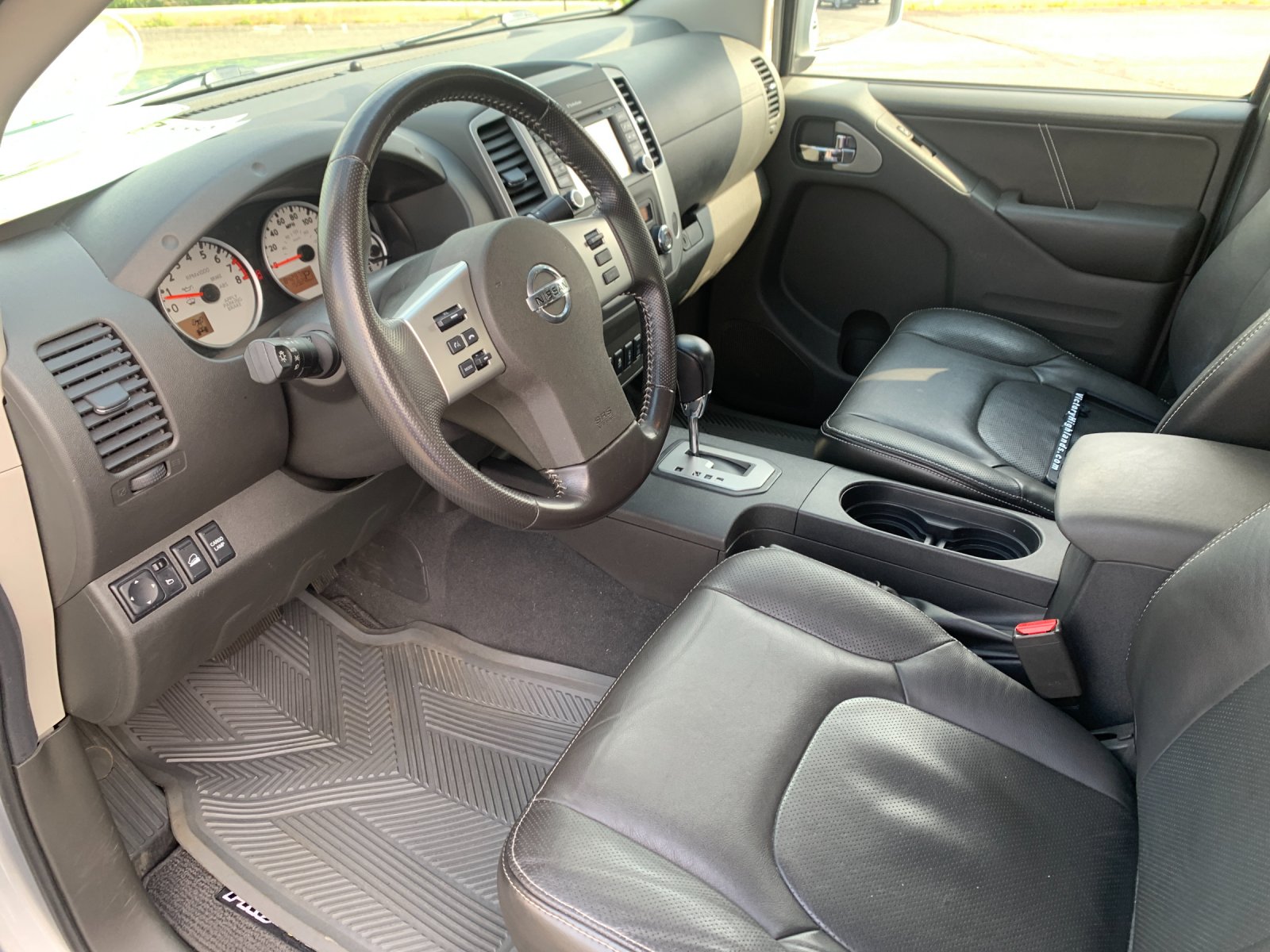 Used 2020 Silver Nissan PRO-4X image 21