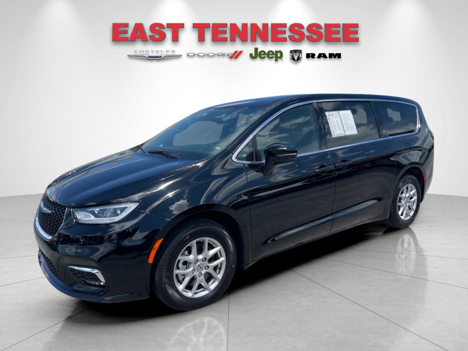 Used 2025 Black Chrysler Select image 7