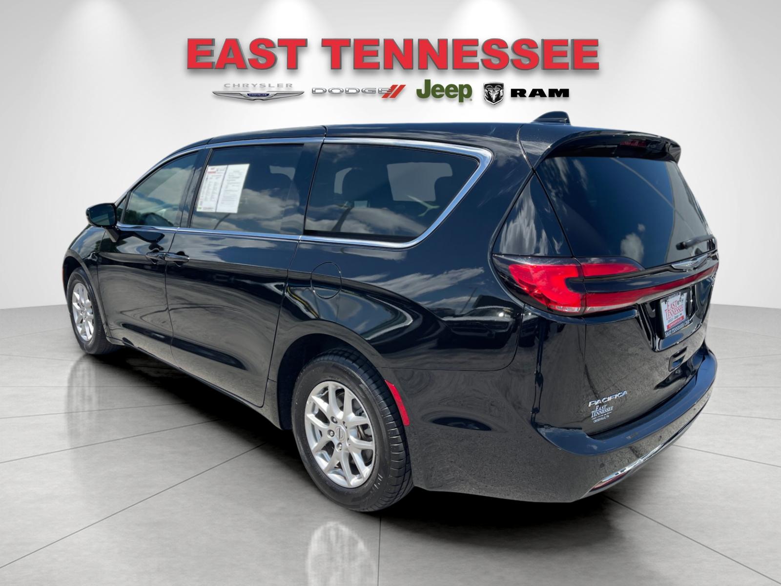 Used 2025 Black Chrysler Select image 5