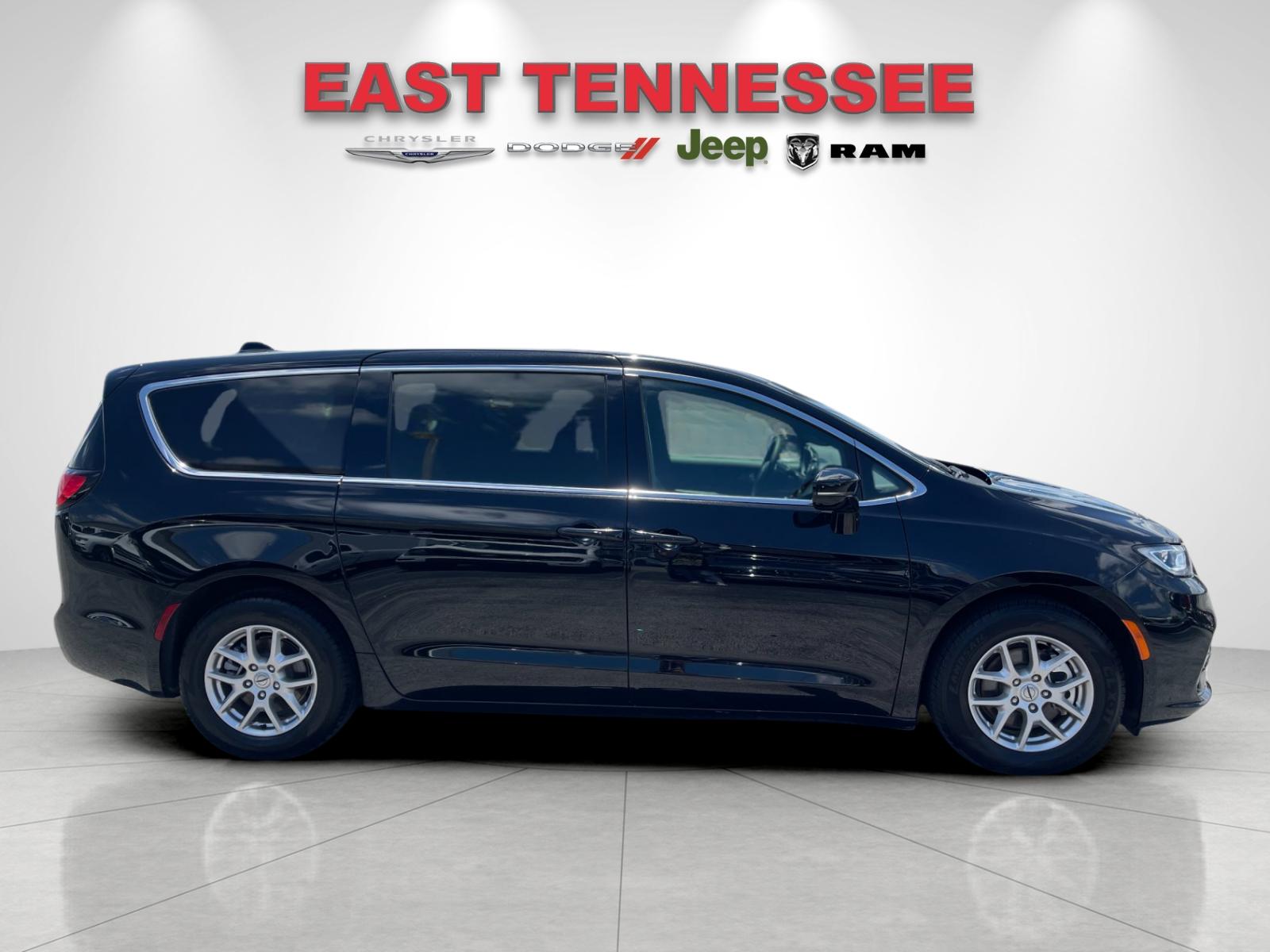 Used 2025 Black Chrysler Select image 2