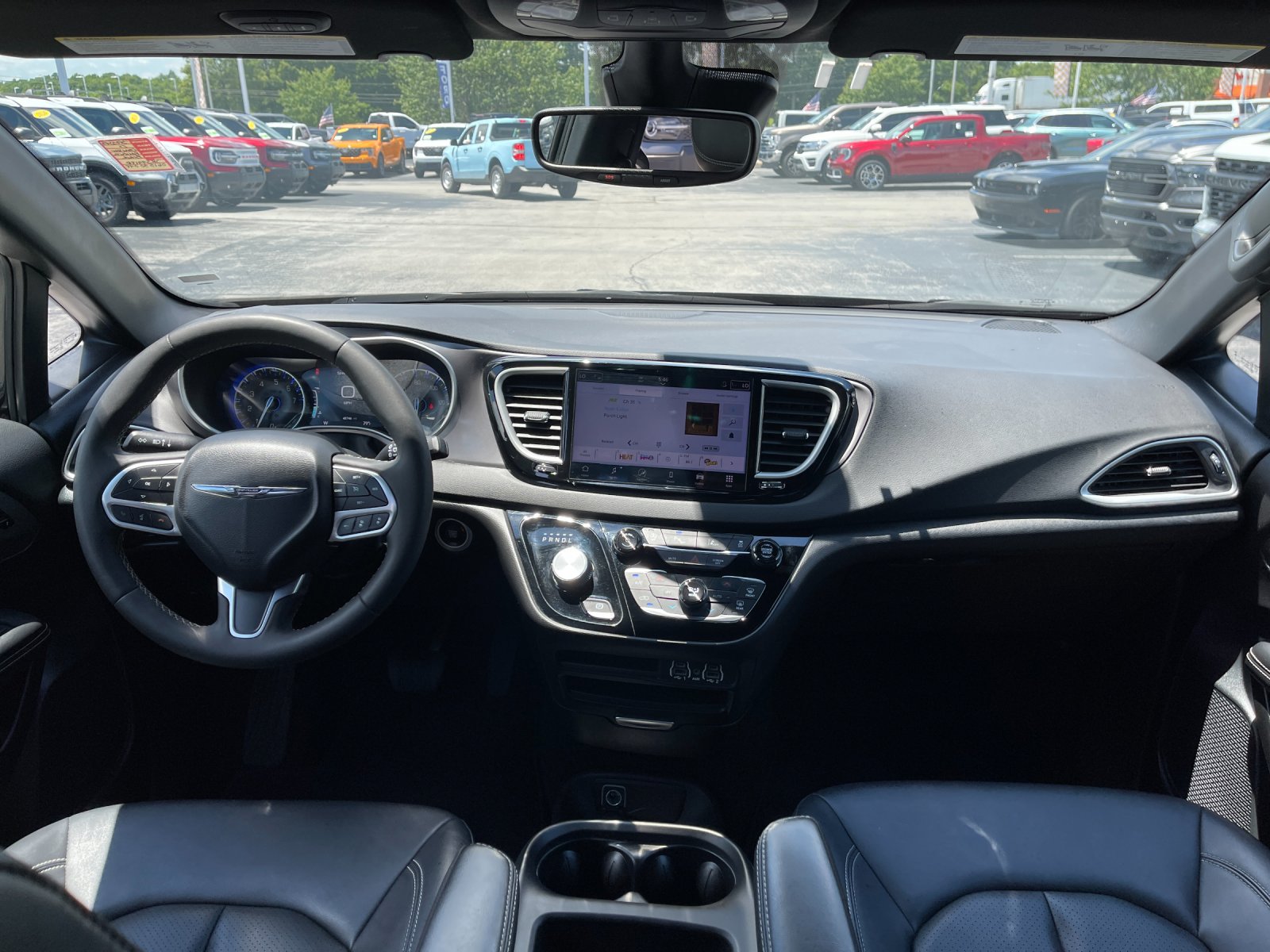 Used 2025 Black Chrysler Select image 15