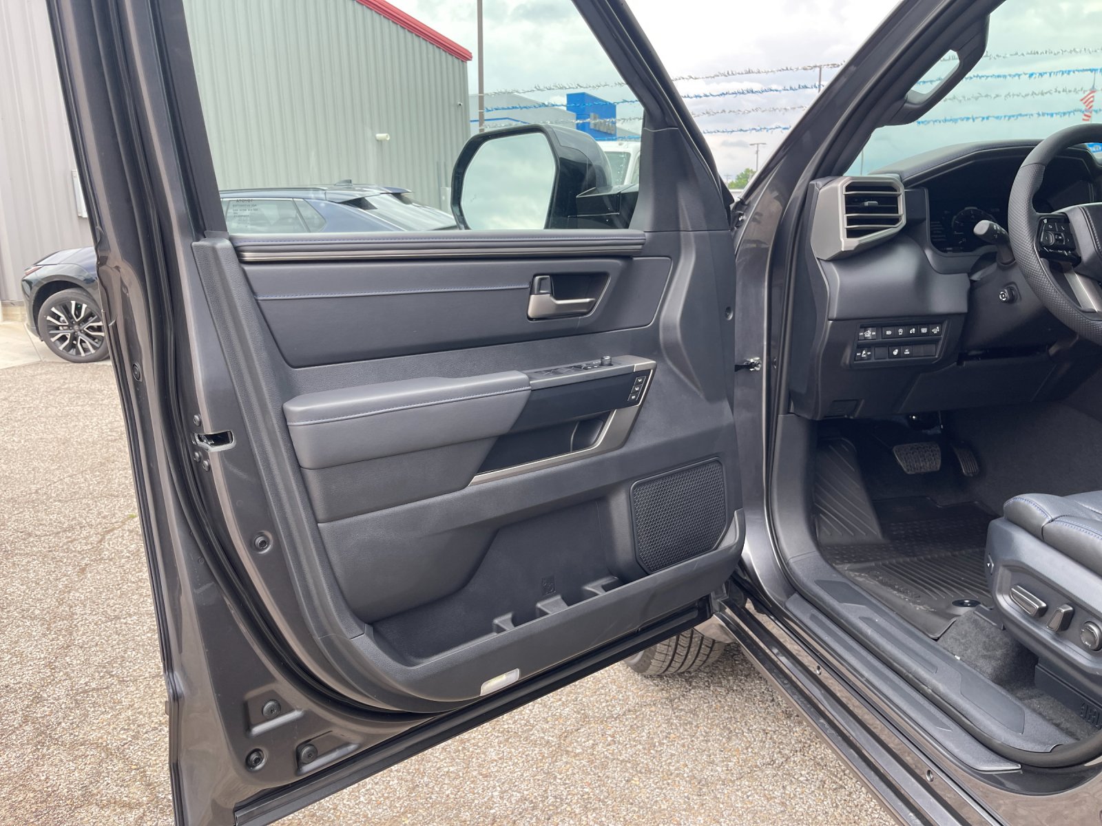 New 2026 Magnetic Gray Metallic Toyota  Platinum image 11