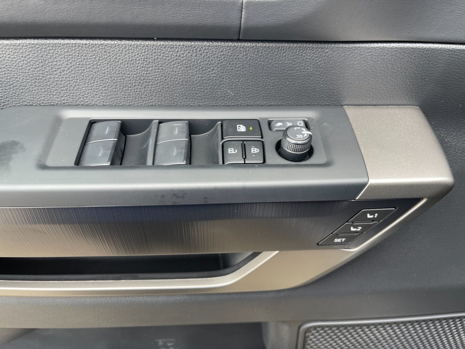 New 2026 Magnetic Gray Metallic Toyota  Platinum image 12