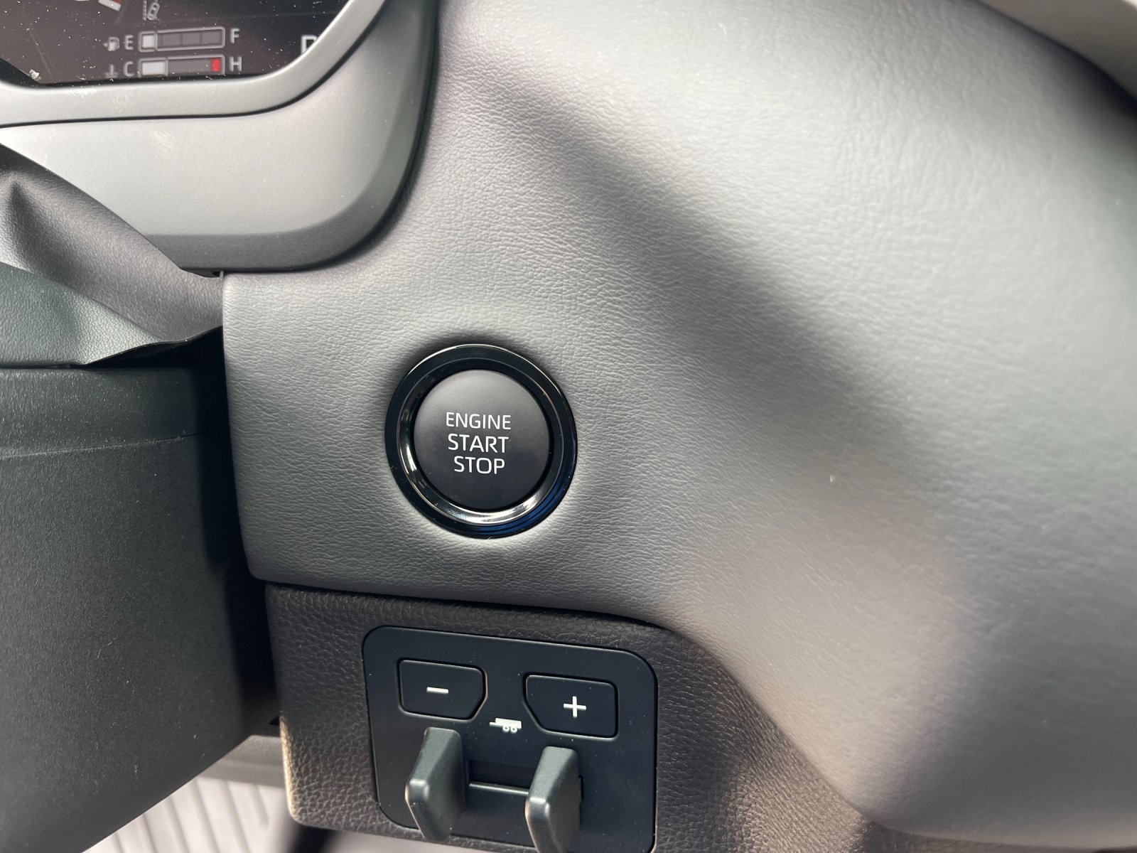 New 2026 Magnetic Gray Metallic Toyota  Platinum image 24