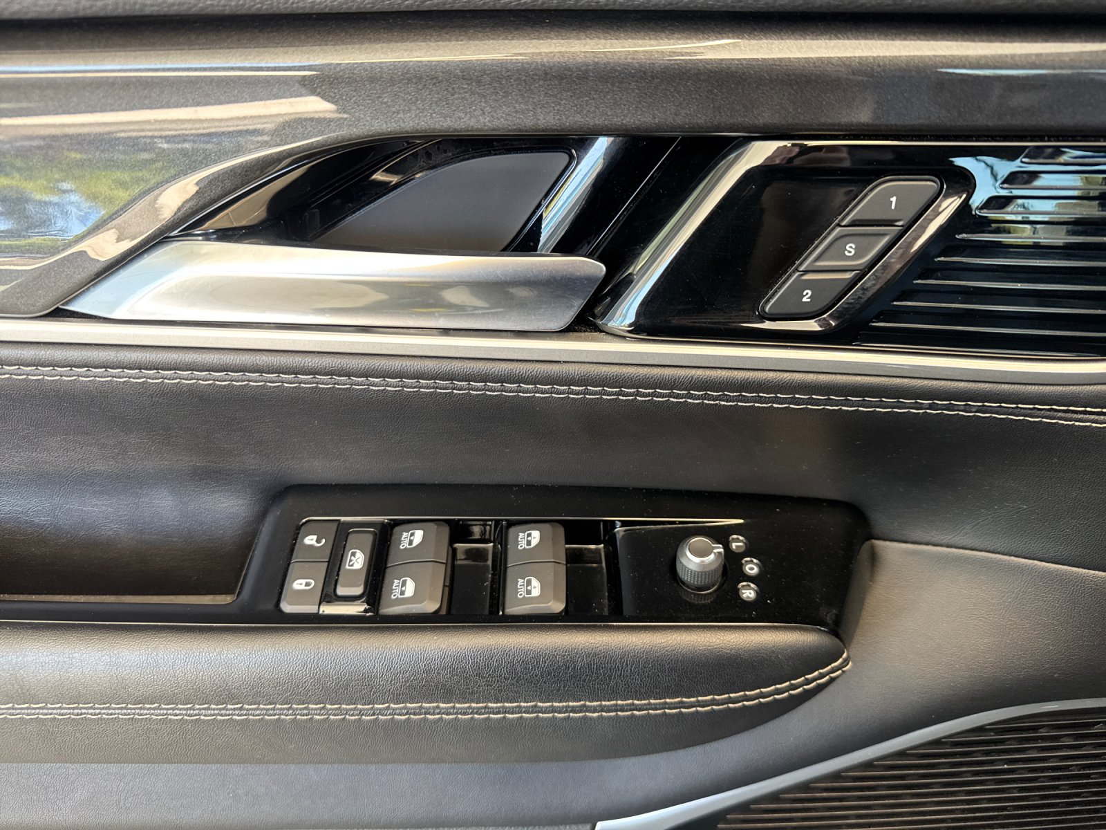 Used 2022 Gray Jeep Series I image 11