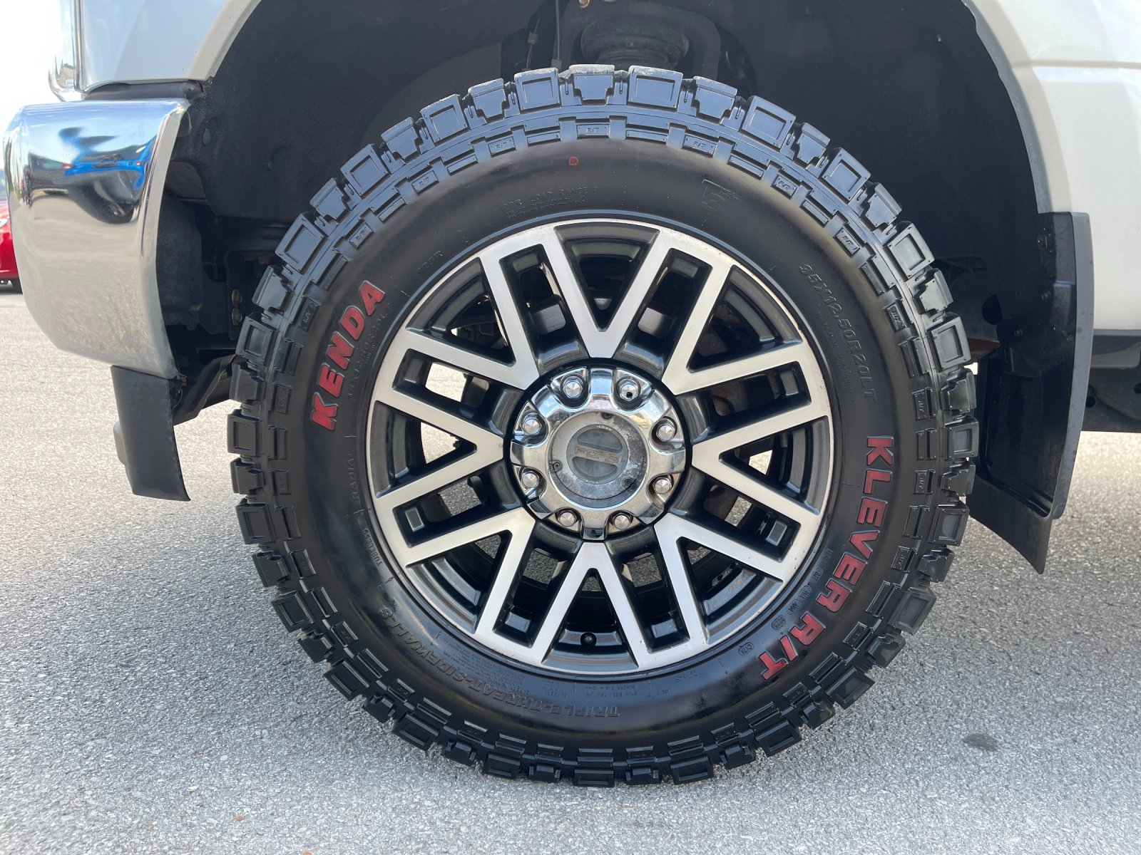 Used 2019 Silver Ford Lariat image 32