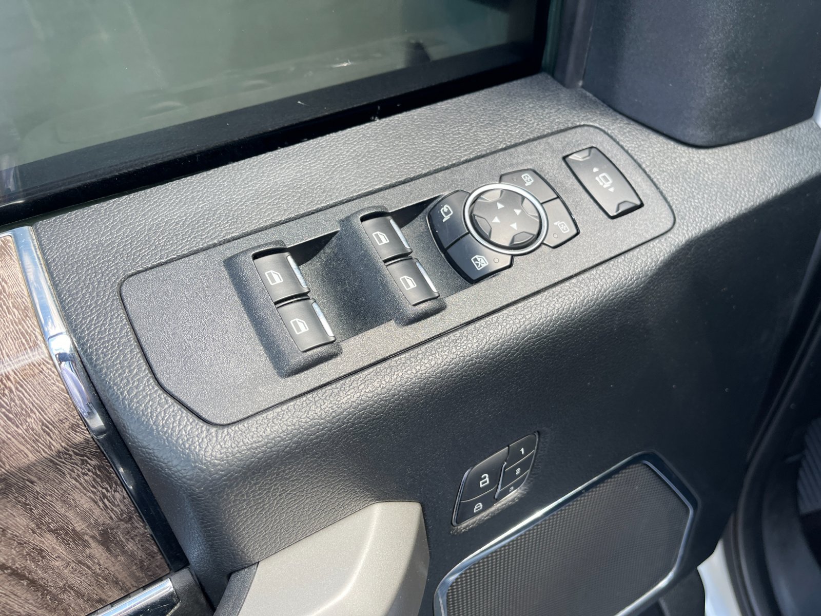 Used 2019 Silver Ford Lariat image 13
