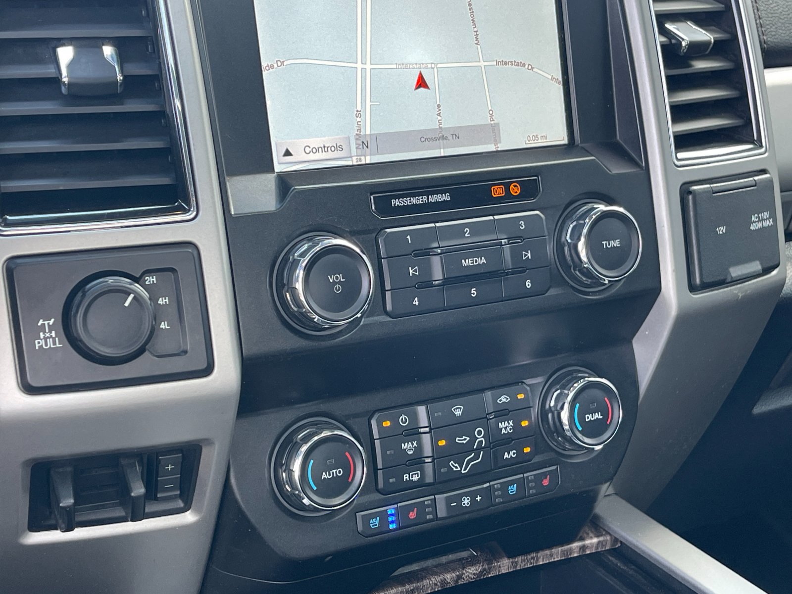 Used 2019 Silver Ford Lariat image 23