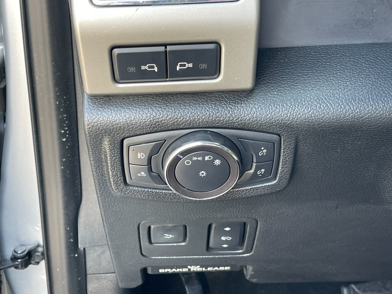Used 2019 Silver Ford Lariat image 31