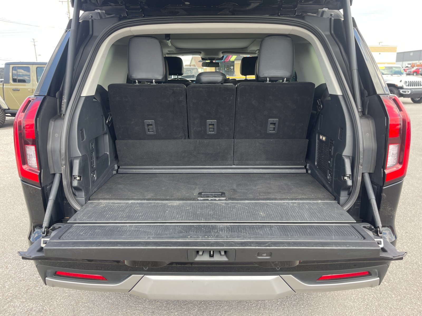 Used 2025 Black Ford Platinum image 18