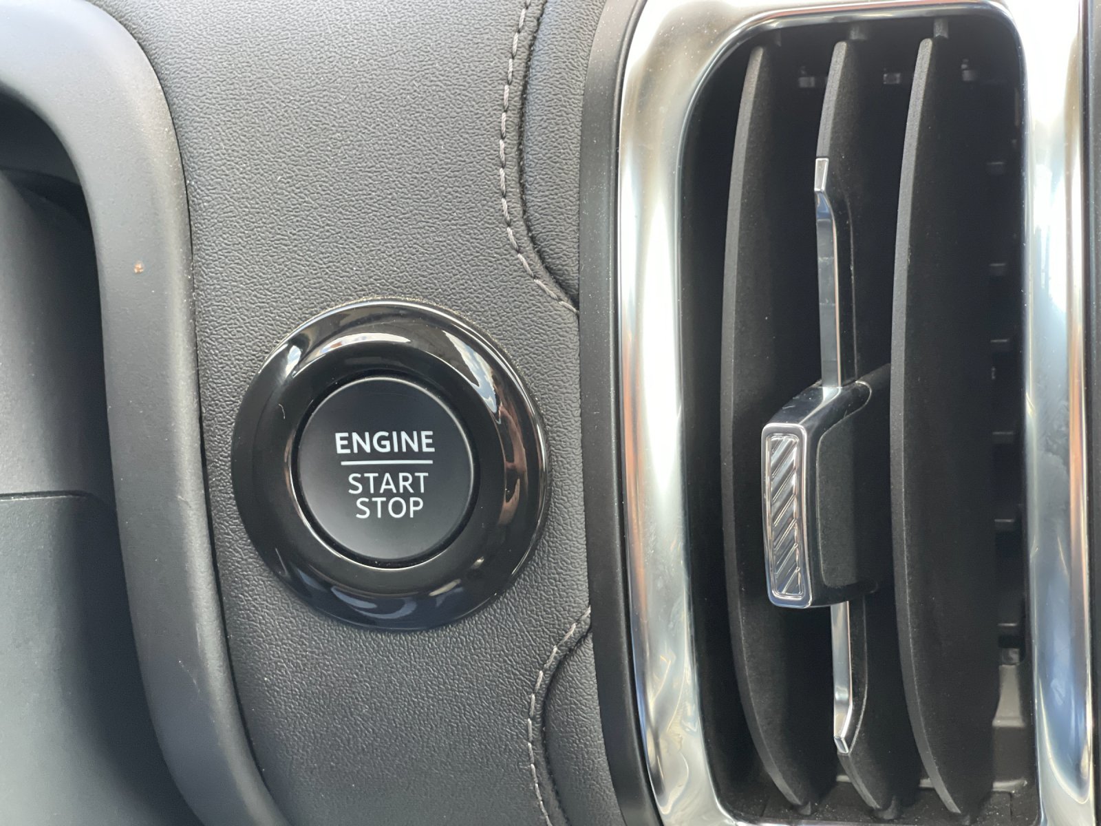 Used 2025 Black Ford Platinum image 27