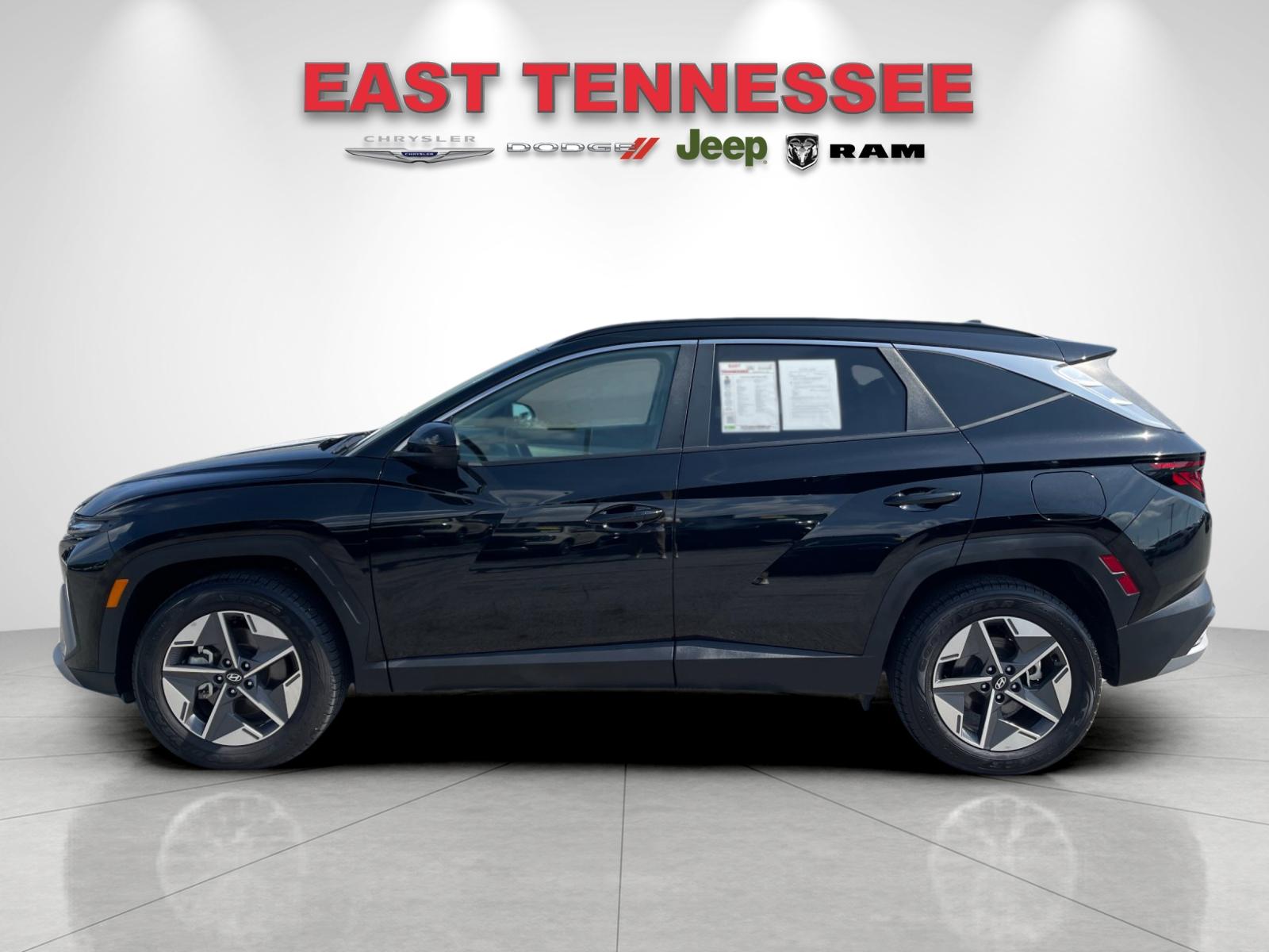 Used 2025 Black Hyundai SEL image 6