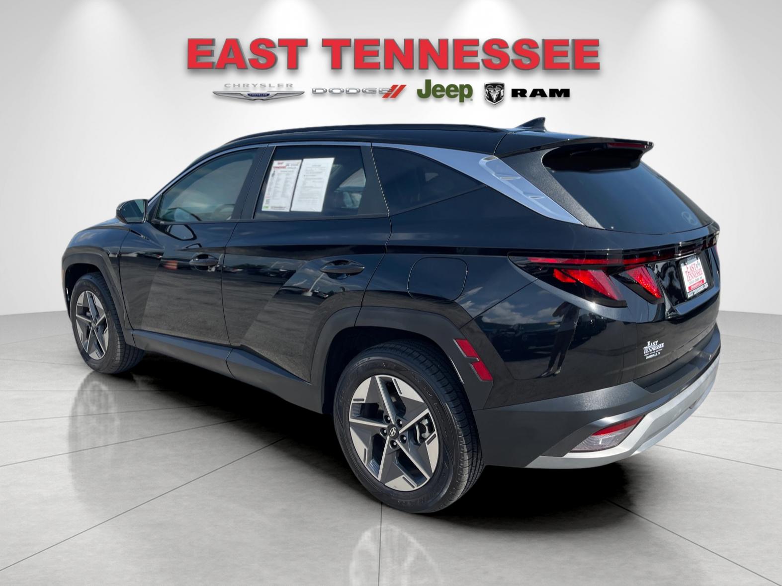 Used 2025 Black Hyundai SEL image 5