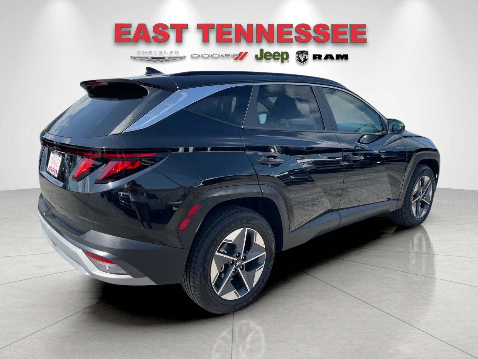Used 2025 Black Hyundai SEL image 3