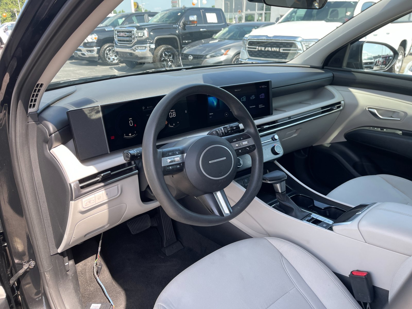 Used 2025 Black Hyundai SEL image 11